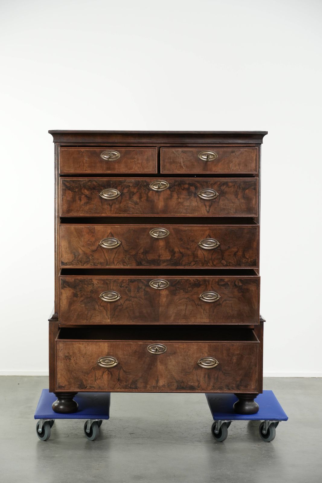 Large Antique 18th Century English Oak Double Chest Of Drawers With Burr Walnut Veneer And A Very Beautiful Appearance. photo for sale