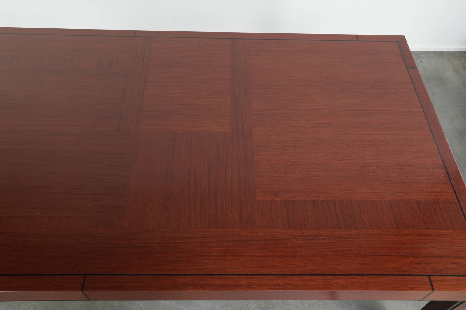 Ruime art deco design eettafel voor 6 personen van Schuitema uit de Decoforma serie met unieke details. photo buy