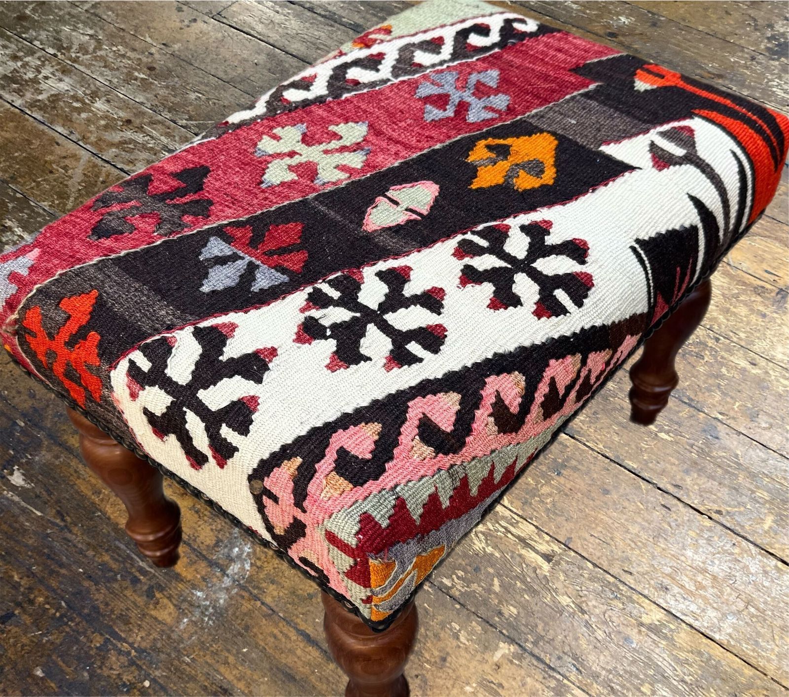 Kilim Kruk 0,52m x 0,37m x H0,37m photo furniture
