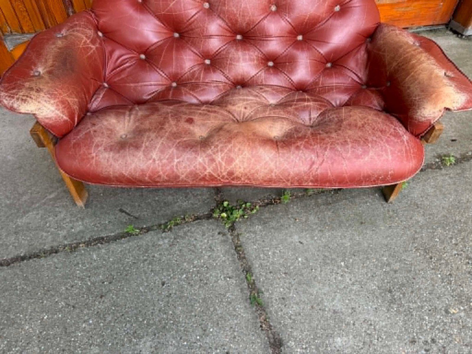 Mid-Century Modern leren en houten 2-zitsbank van Ipoly Bútorgyár, Hongarije, jaren 1960 photo Meubels
