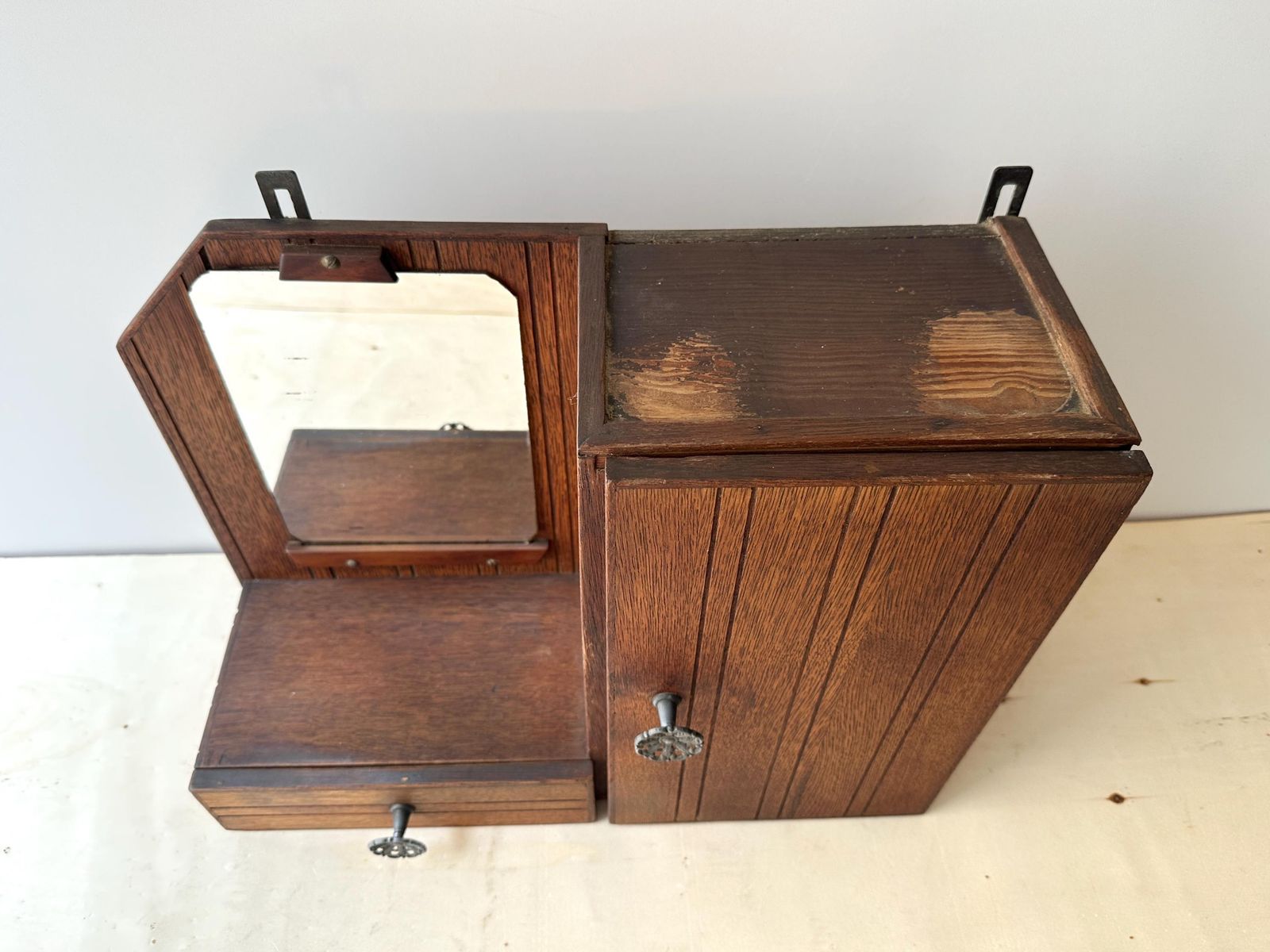 Armoire à pharmacie Art déco d'époque avec miroir, années 1930, coiffeuse murale avec porte latérale et tiroir photo Mobilier