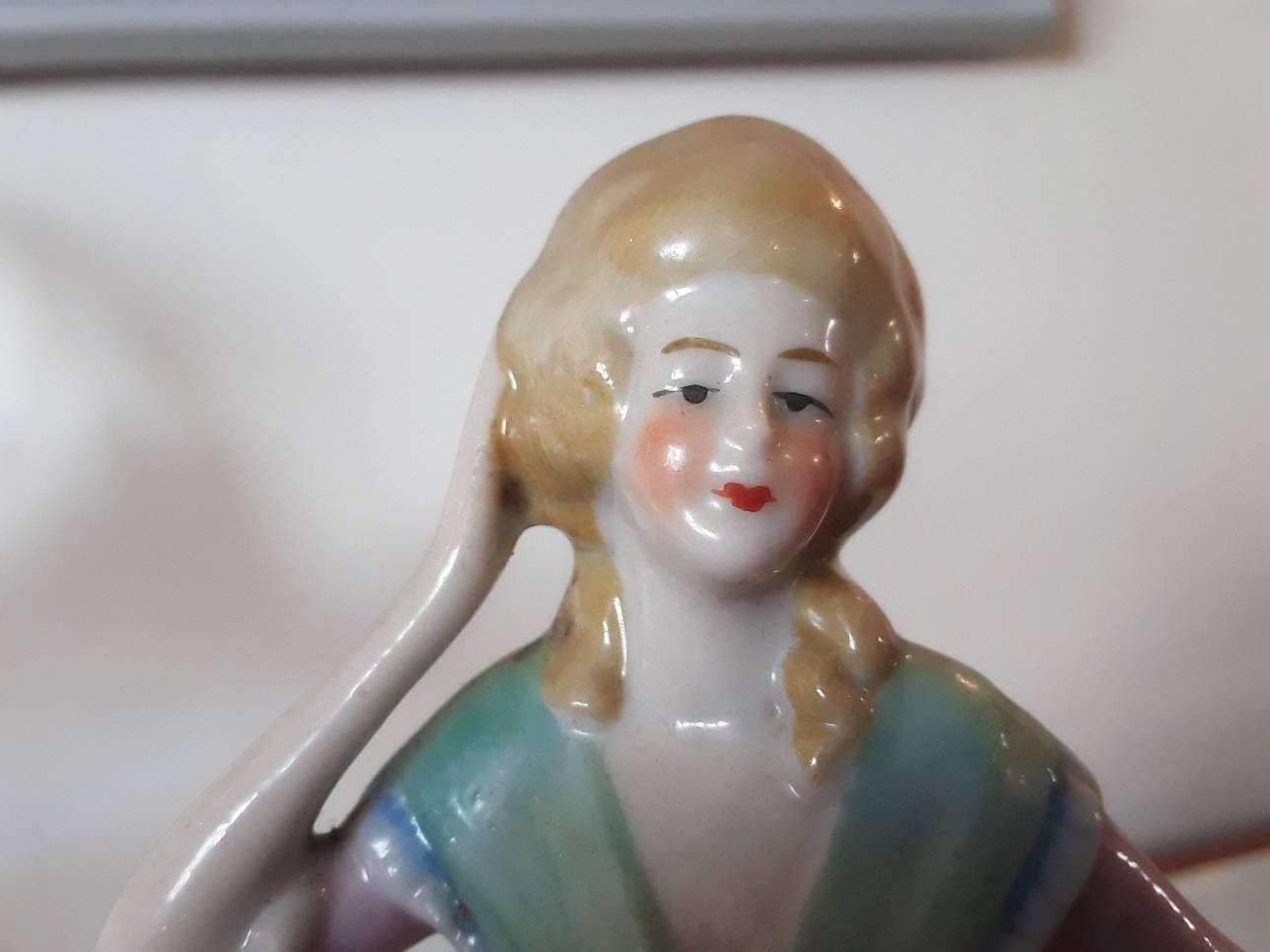 Demi-poupée en porcelaine avec pelote à épingles, années 1930, jupe rose blush photo furniture