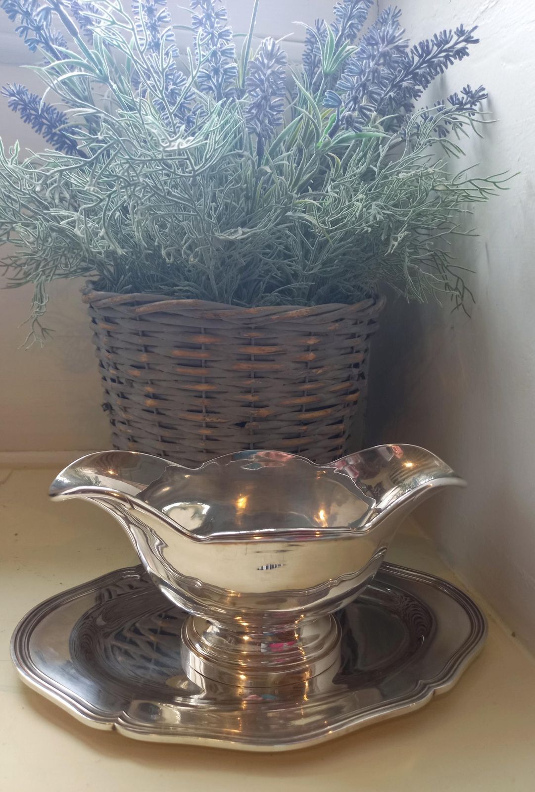 Saucière Christofle en métal argenté, tableware vintage français photo furniture