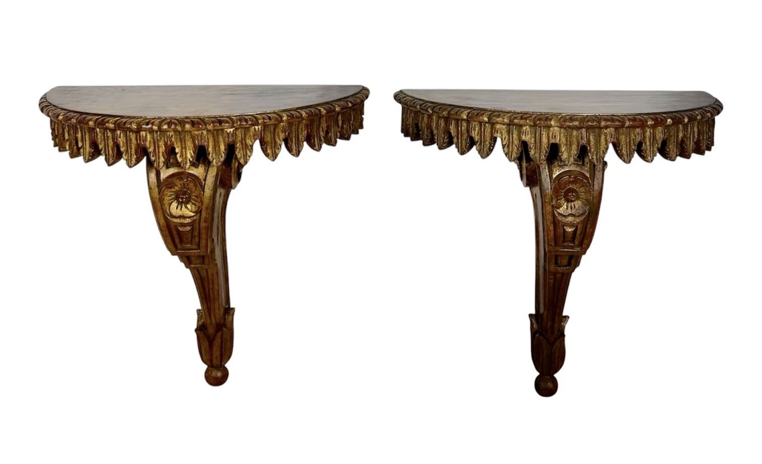 Paar Italiaanse polychroom beschilderde wandconsoles, midden 20e eeuw