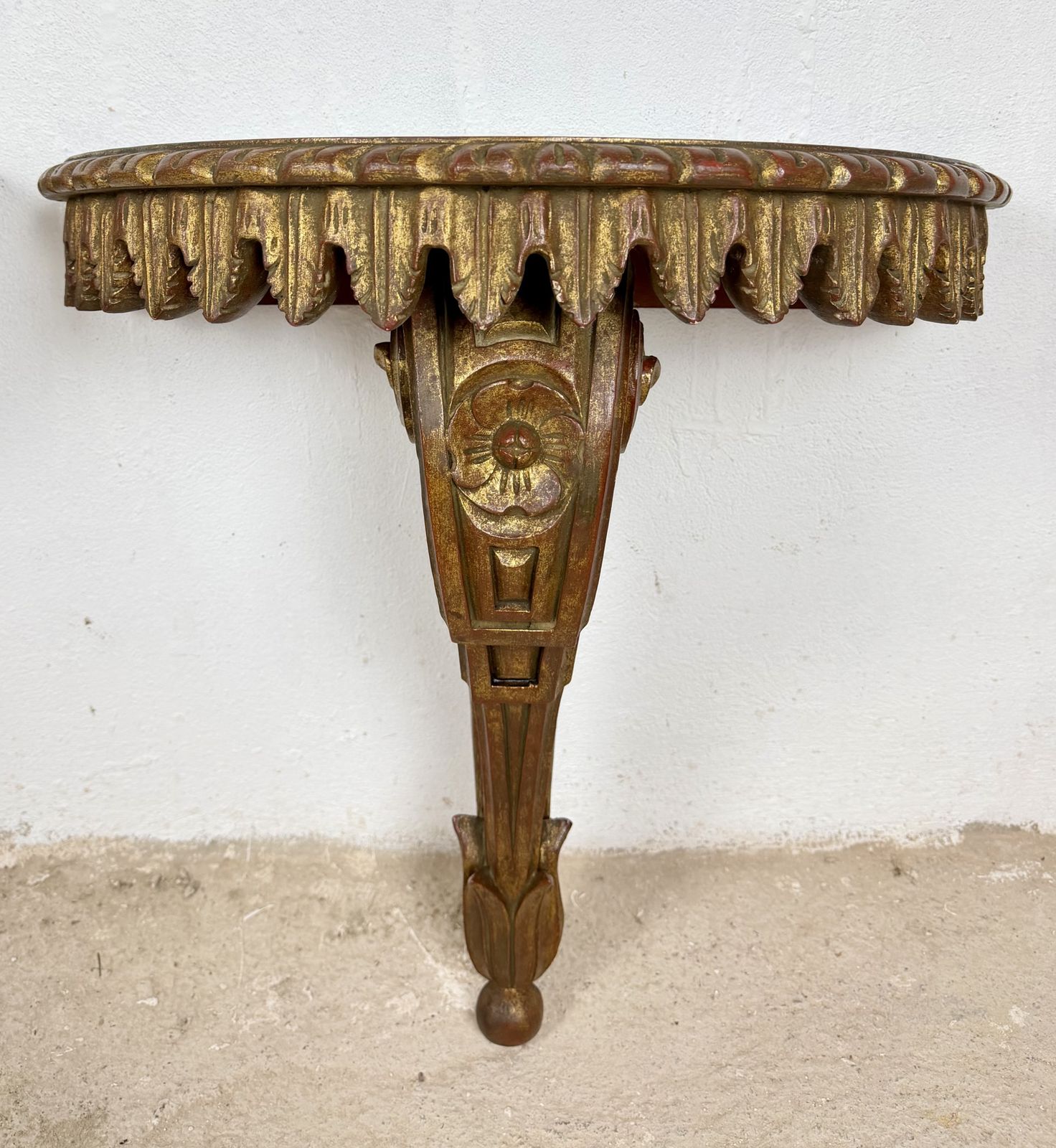 Paar Italiaanse polychroom beschilderde wandconsoles, midden 20e eeuw photo Woonaccessoires