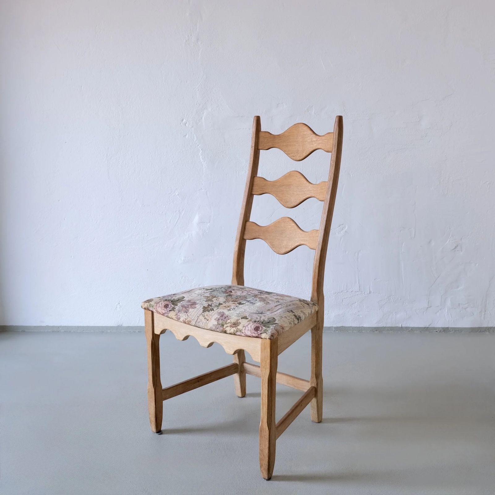 4 Ladder Back Eetkamerstoelen van Henning Kjaernulf, Denemarken, jaren 1950 photo furniture