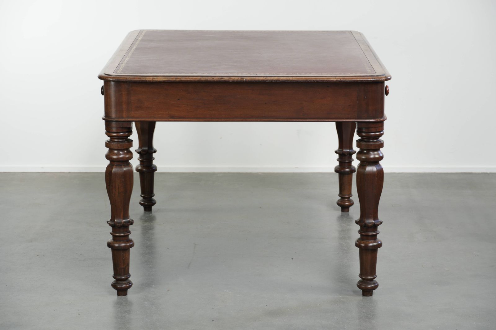 Antique English Writing Desk/Desk/Library Table From The Early 19th Century With A Red Leather Top And A Beautiful Appearance. photo vinterior