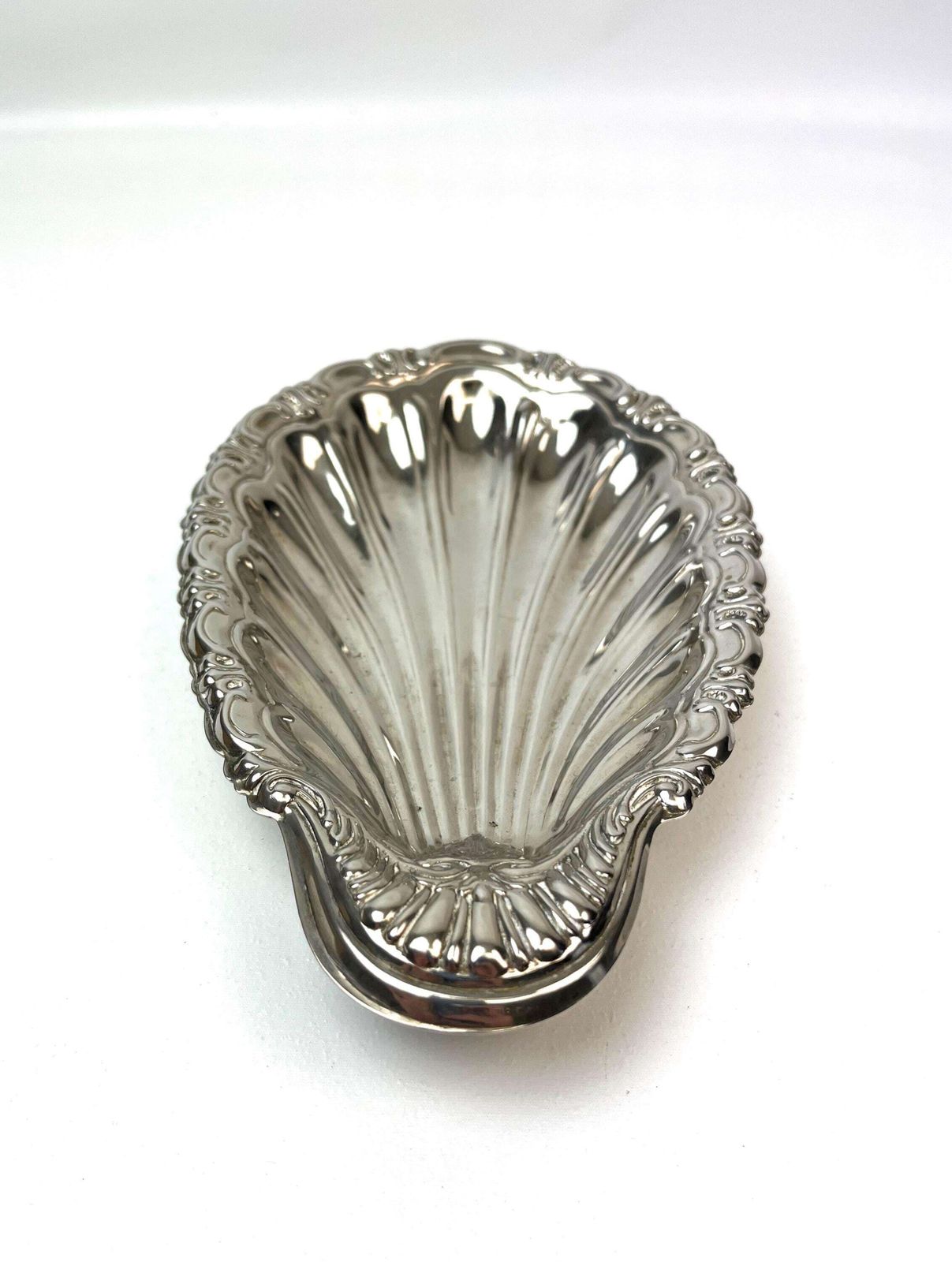 Porte-savon Art déco en métal argenté en forme de coquille, Allemagne, vers 1920