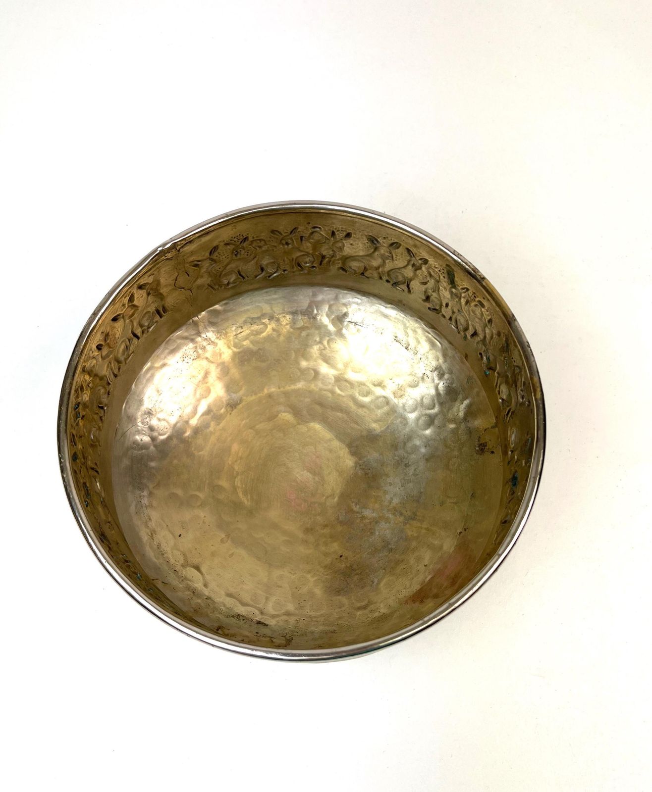 Coupe de milieu de table d'époque en métal argenté, lapins en relief, Allemagne, vers 1880 photo vinterior