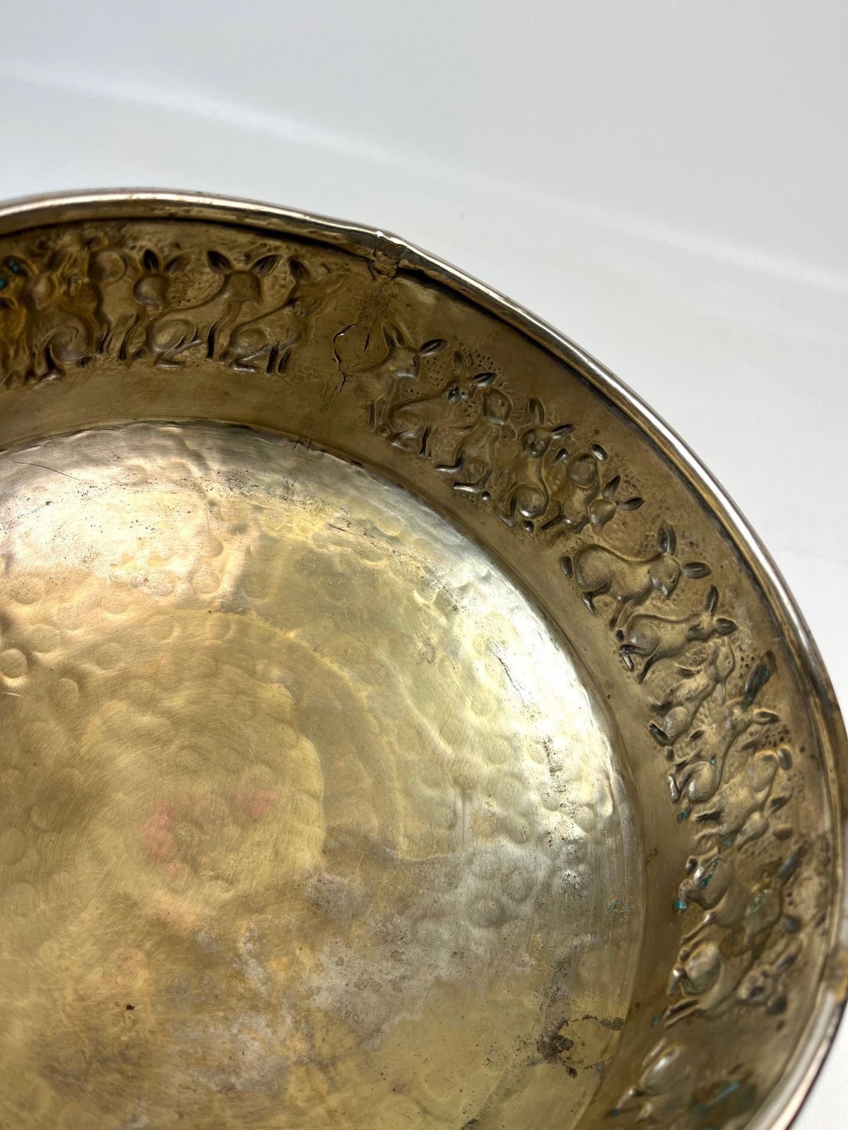 Coupe de milieu de table d'époque en métal argenté, lapins en relief, Allemagne, vers 1880 photo buy