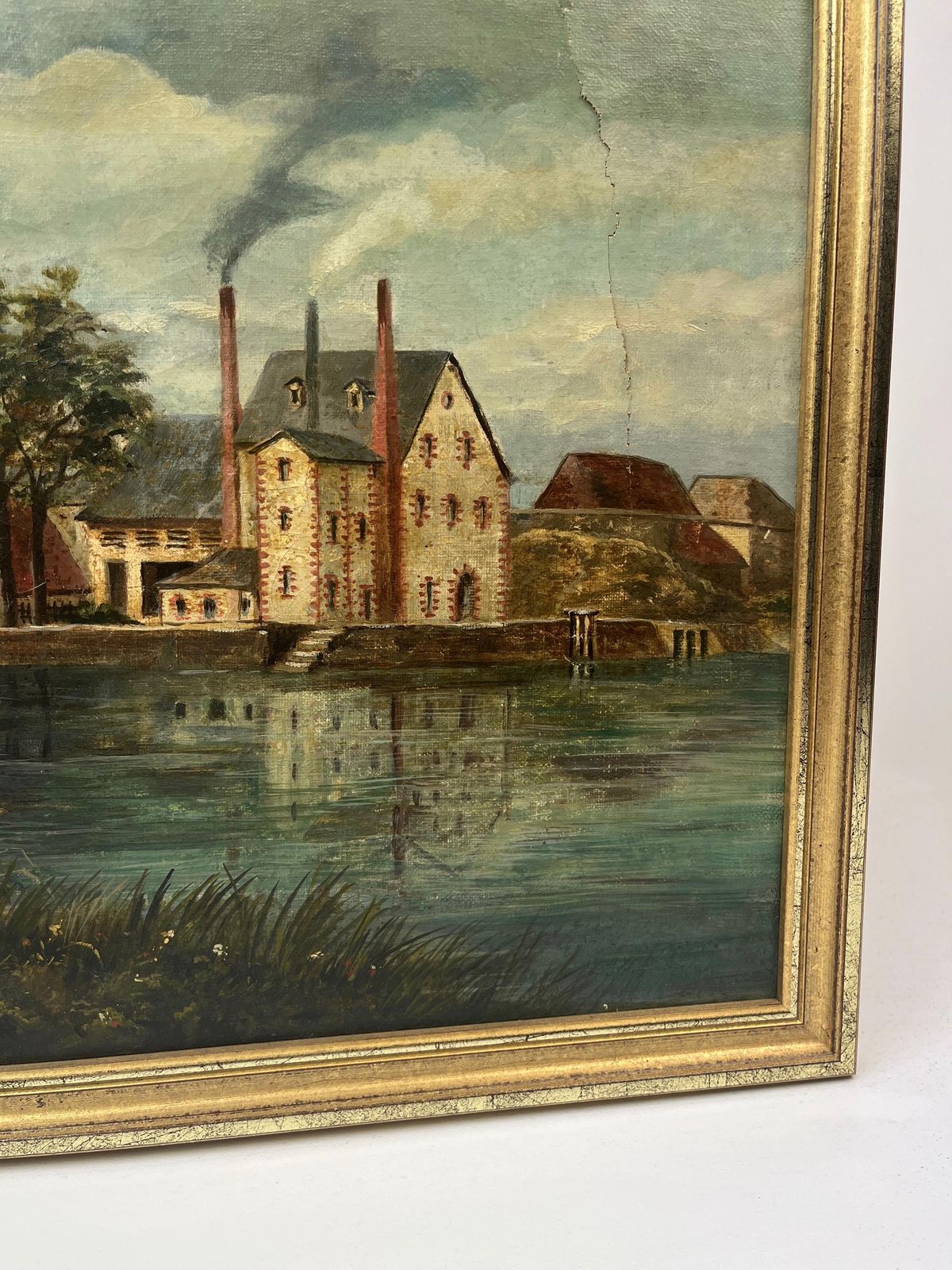 Antiek Frans olieverfschilderij van fabrieksgebouw aan het meer, ca. 1900 photo Kunst