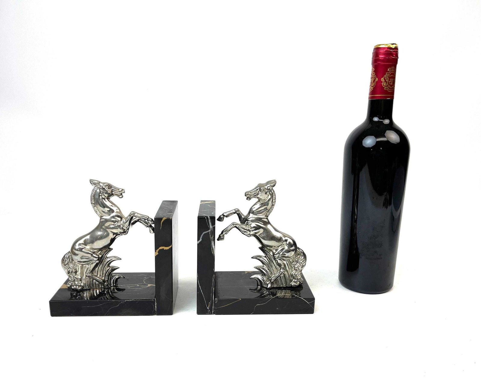 Art Deco Paard Ruiterij Boekensteun Verchroomd Metaal Gegoten Op Portoro Marmer photo Woonaccessoires