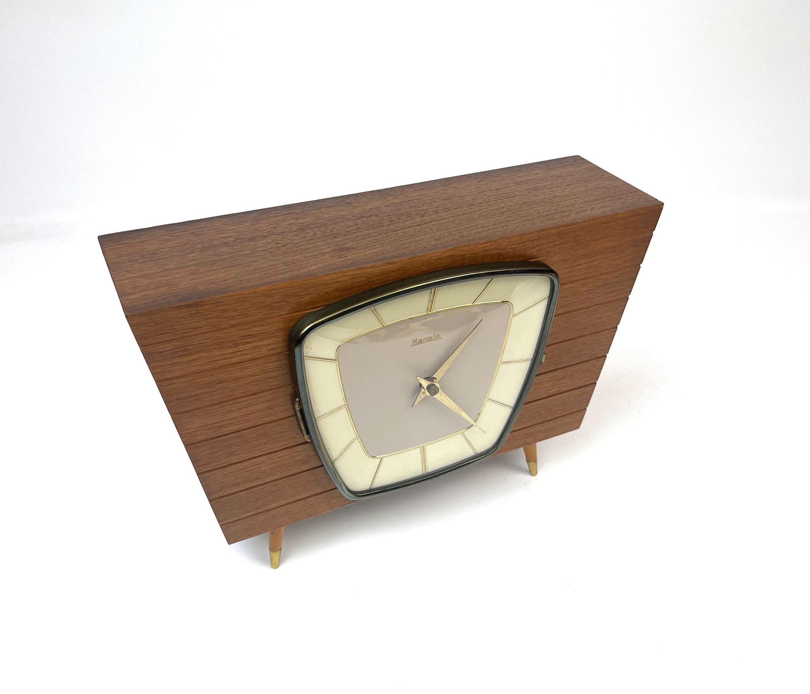 Horloge de bureau mid-century en teck, pieds épingle, par Hermle, Allemagne, 1960 photo for sale