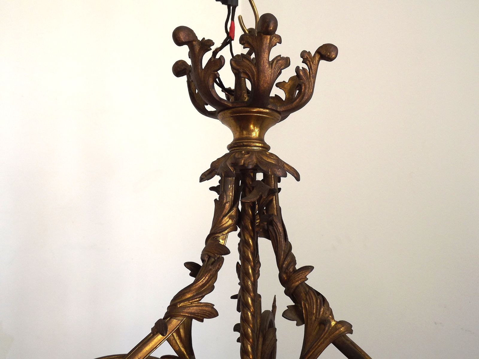 4-lichts Franse Art Nouveau Verguld Bronzen Kroonluchter Roze en Helder Glazen Bloemkappen photo 1375.0