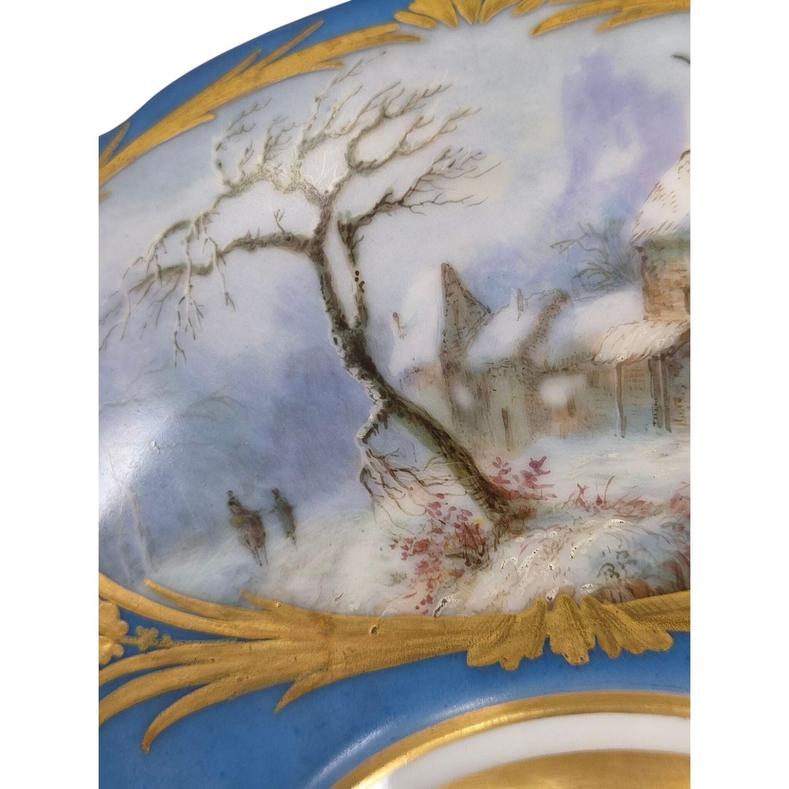 Woonaccessoires Unieke Sèvres blauwe porseleinen tazza op voetstuk met gezichten op Montlhéry en Mont Blanc, 1835 photo