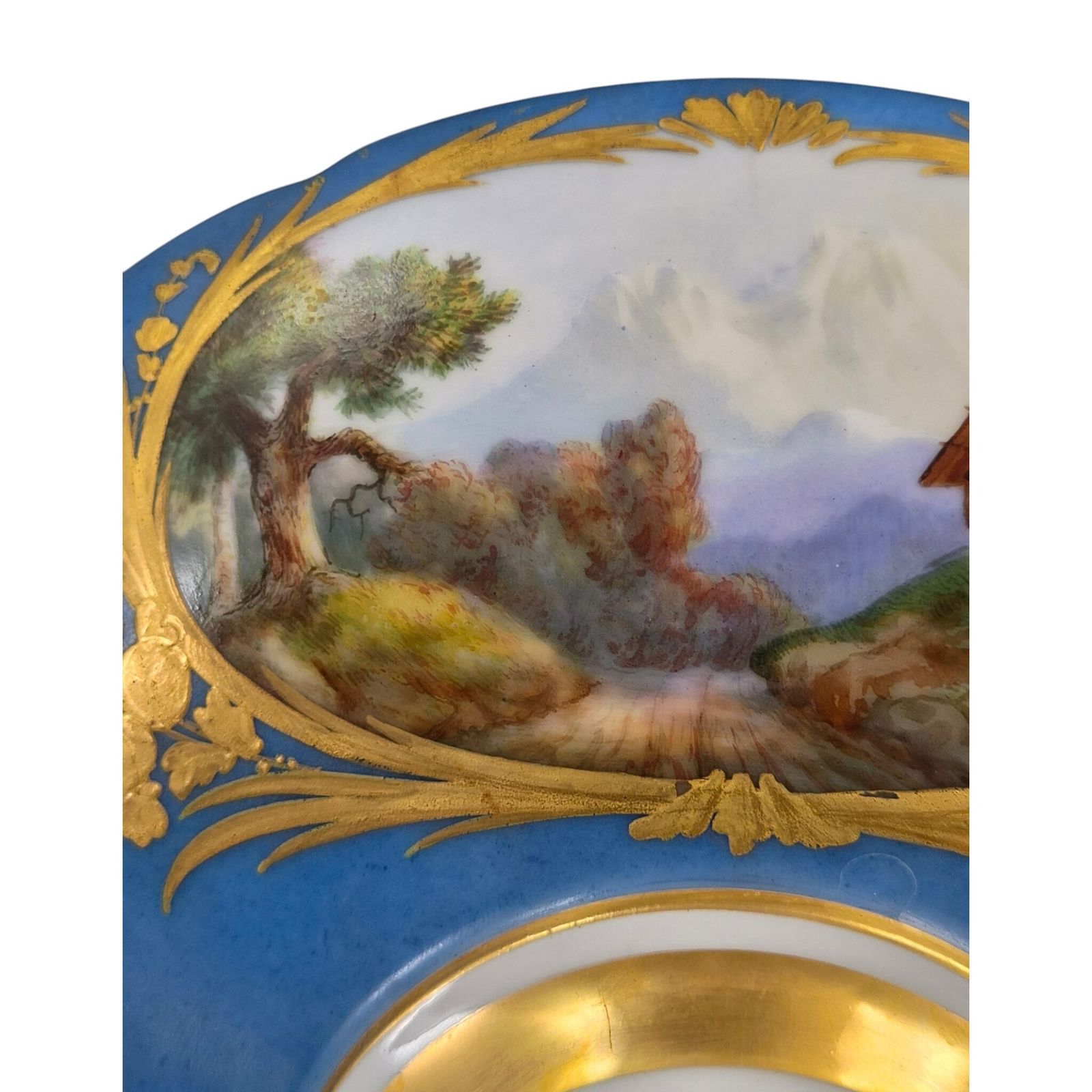 photo vinterior Unieke Sèvres blauwe porseleinen tazza op voetstuk met gezichten op Montlhéry en Mont Blanc, 1835