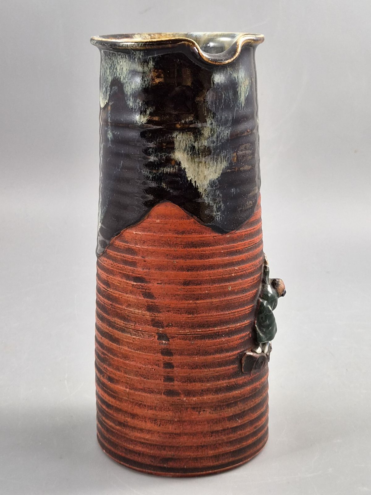 Japanse Sumida Gawa-kan, sake-schenktafereel met twee figuren, Meiji-Taishō ca. 1900 photo 350.0