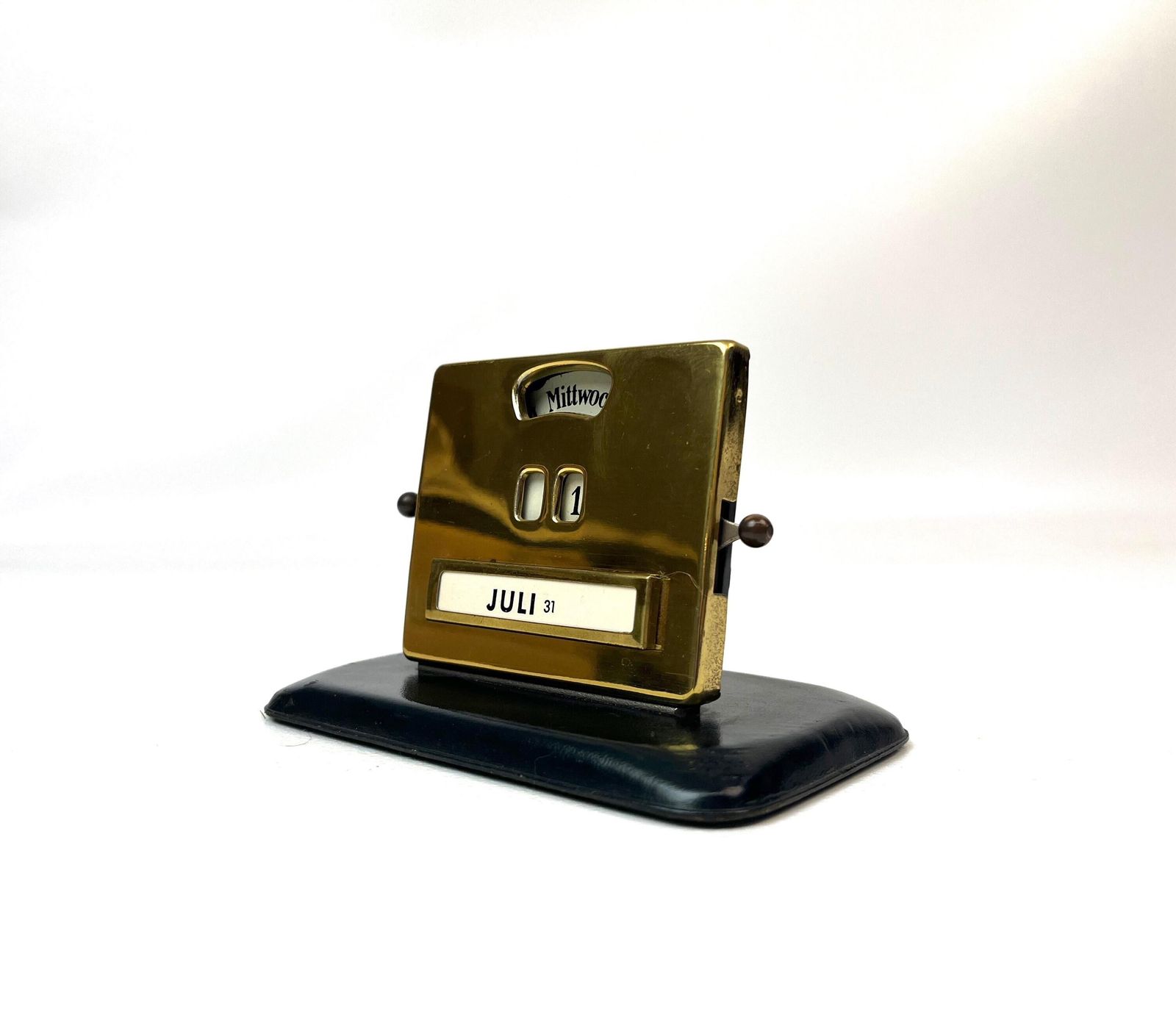Calendrier de bureau perpétuel Bauhaus Art déco en métal doré, par Jakob Maul photo furniture