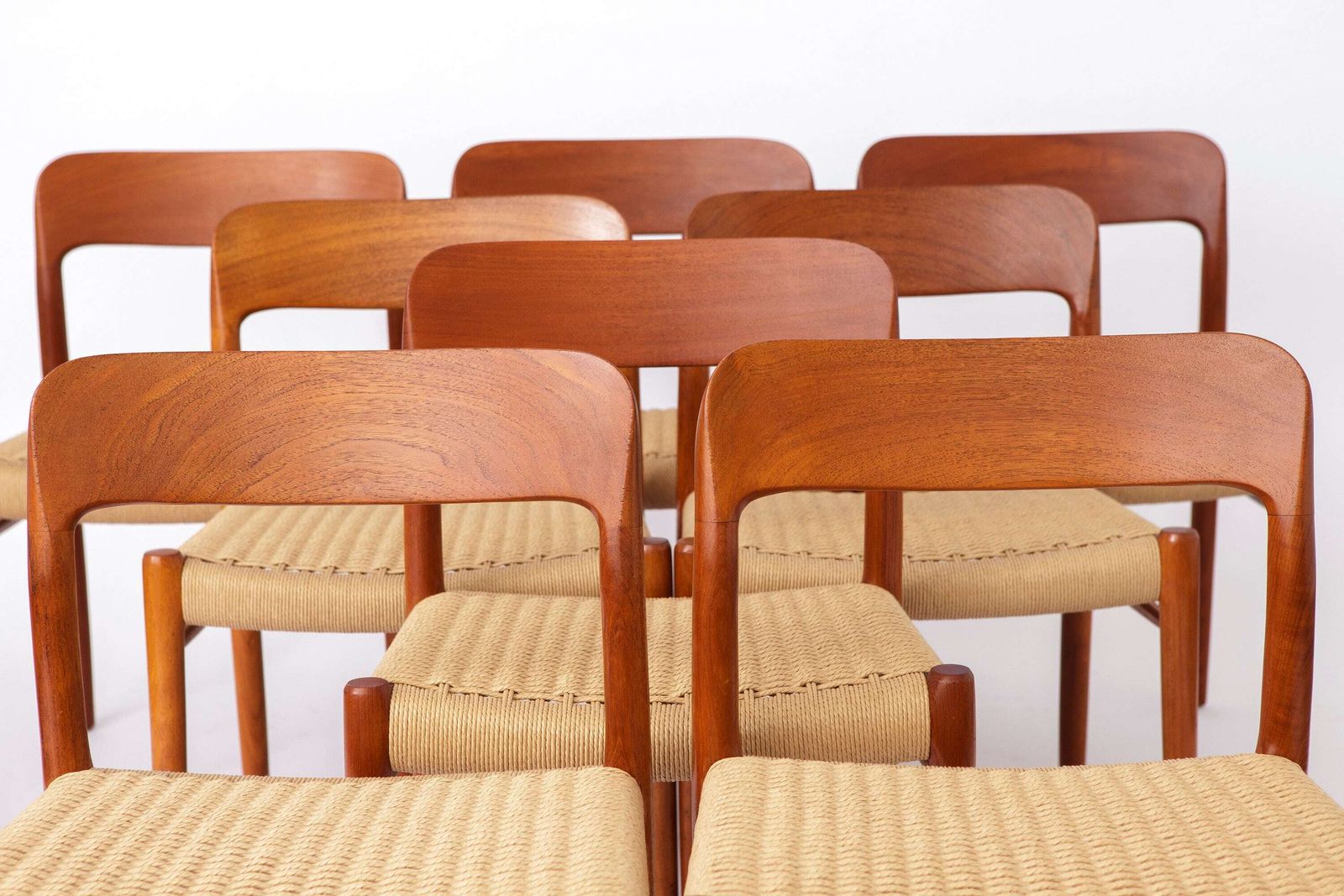 Grote set van 8 Niels Otto Møller teakhouten eetkamerstoelen, Model 75 (ca. jaren 1950), Deense papercord zittingen photo furniture