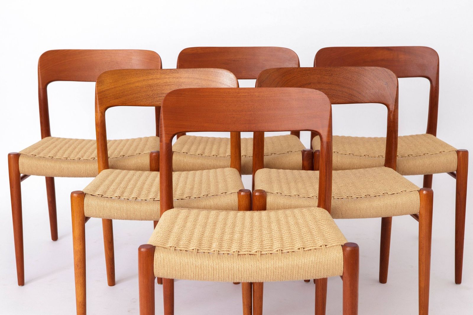 Grote set van 8 Niels Otto Møller teakhouten eetkamerstoelen, Model 75 (ca. jaren 1950), Deense papercord zittingen photo for sale