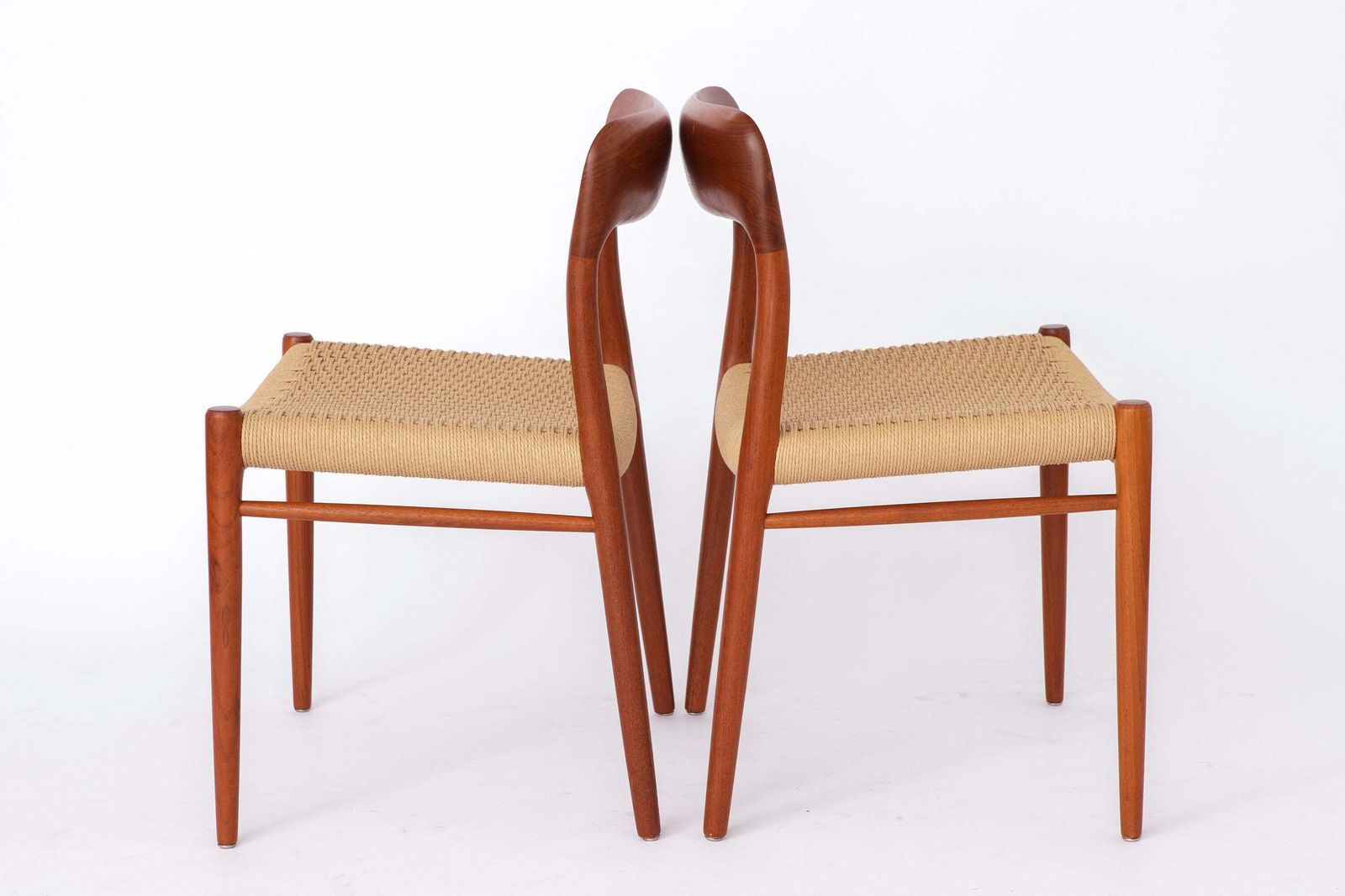 Grote set van 8 Niels Otto Møller teakhouten eetkamerstoelen, Model 75 (ca. jaren 1950), Deense papercord zittingen photo vintage