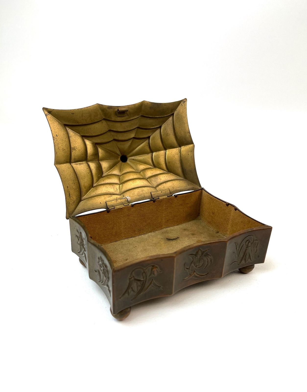 photo furniture Boîte à bijoux Art déco Bauhaus Sécession viennoise, par Dagobert Peche pour Wiener Werkstätte