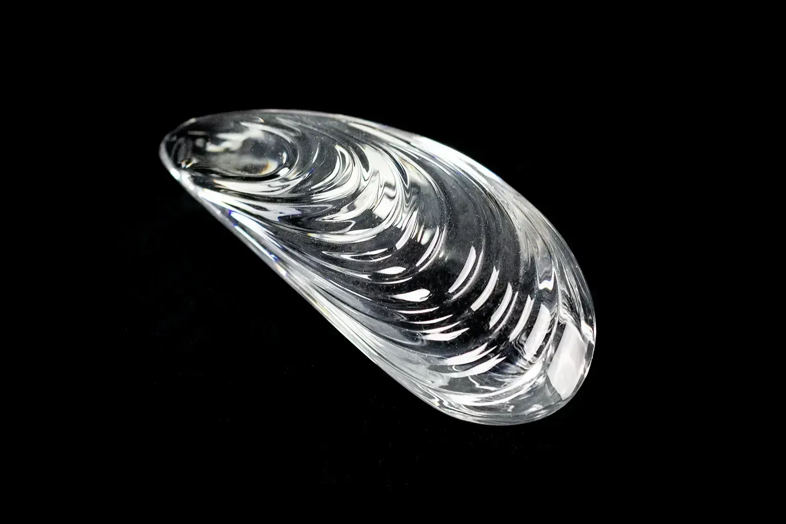 Baccarat Crystal Presse-papier, Mosselpatroon, Geblazen en Geslepen Sculptuur photo vinterior
