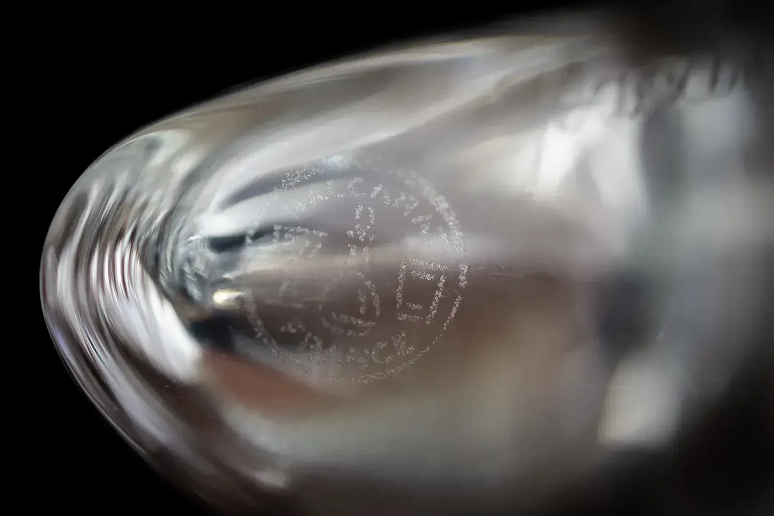 photo for sale Baccarat Crystal Presse-papier, Mosselpatroon, Geblazen en Geslepen Sculptuur