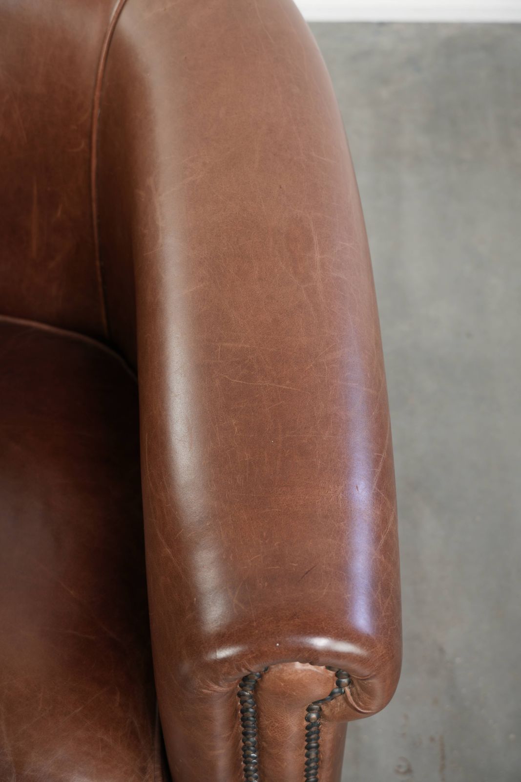 Cognac Colored English Style Cowhide Leather Club Armchair In Good Condition photo vintage