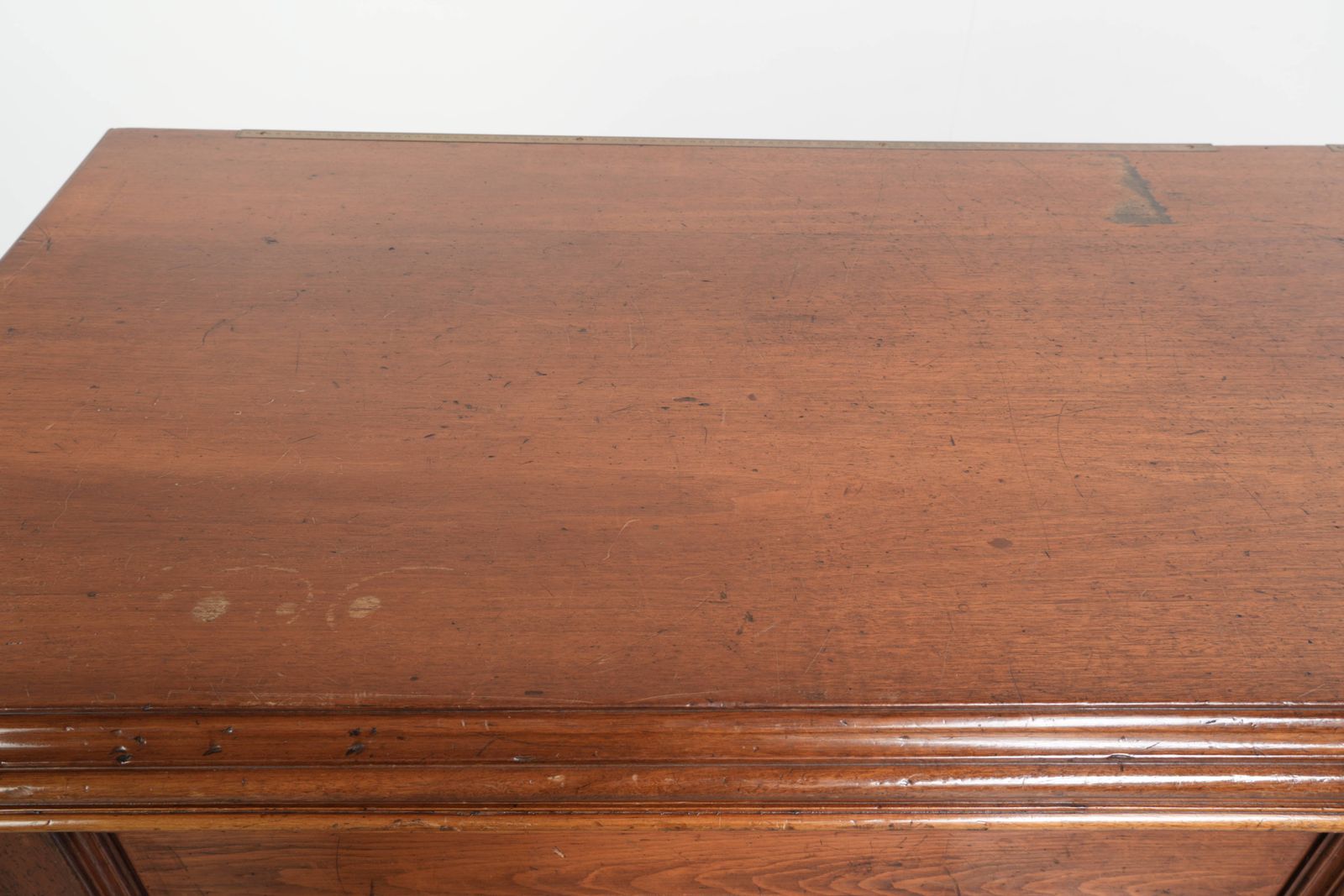 Large Antique English Shop Counter/Fabric Counter From The 19th Century With A Luxurious Appearance And Brass Rulers In The Top. photo vinterior