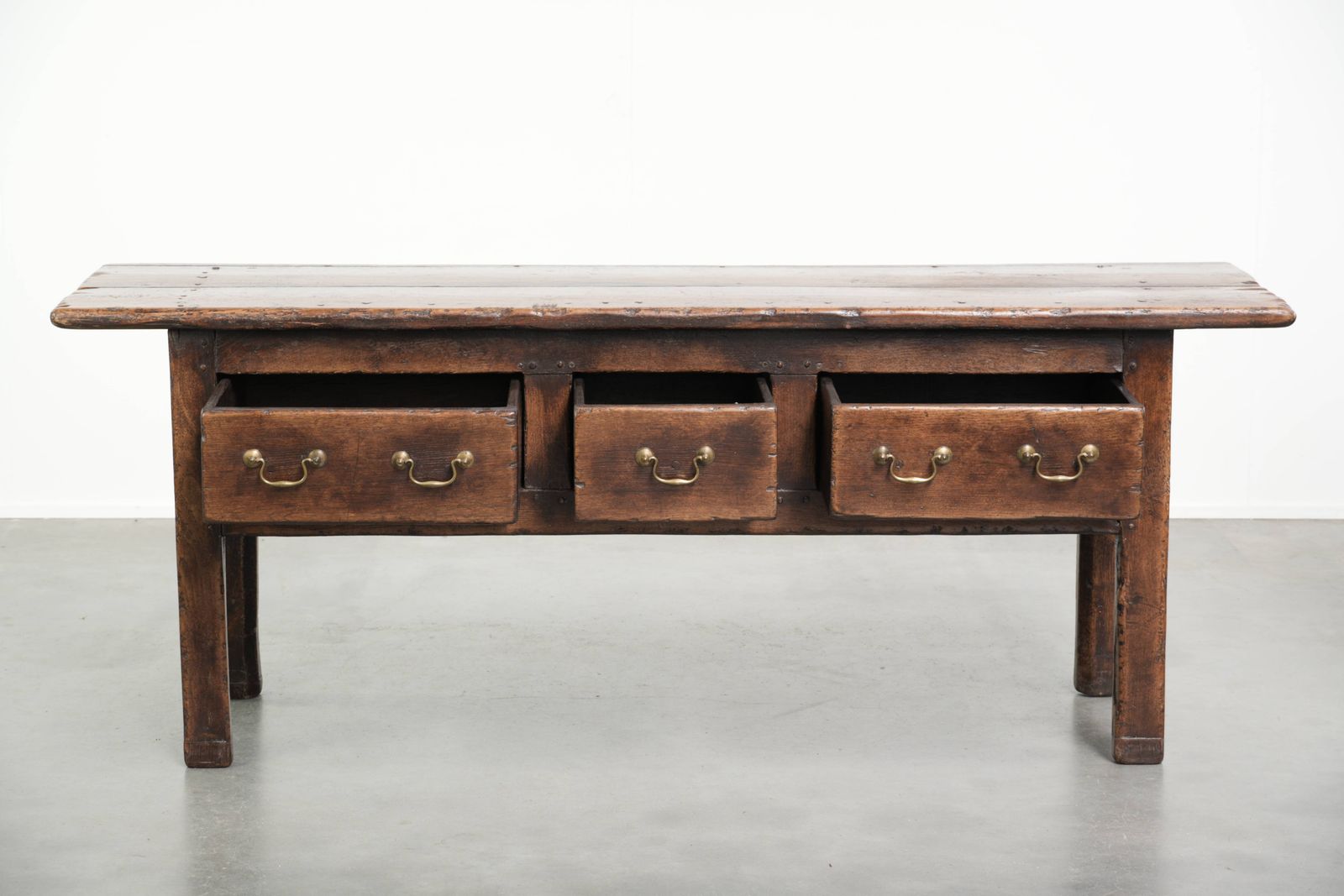 Sturdy Antique English Style Sideboard From The 19th Century With A Beautiful Country Look And A Gorgeous Patina. photo for sale