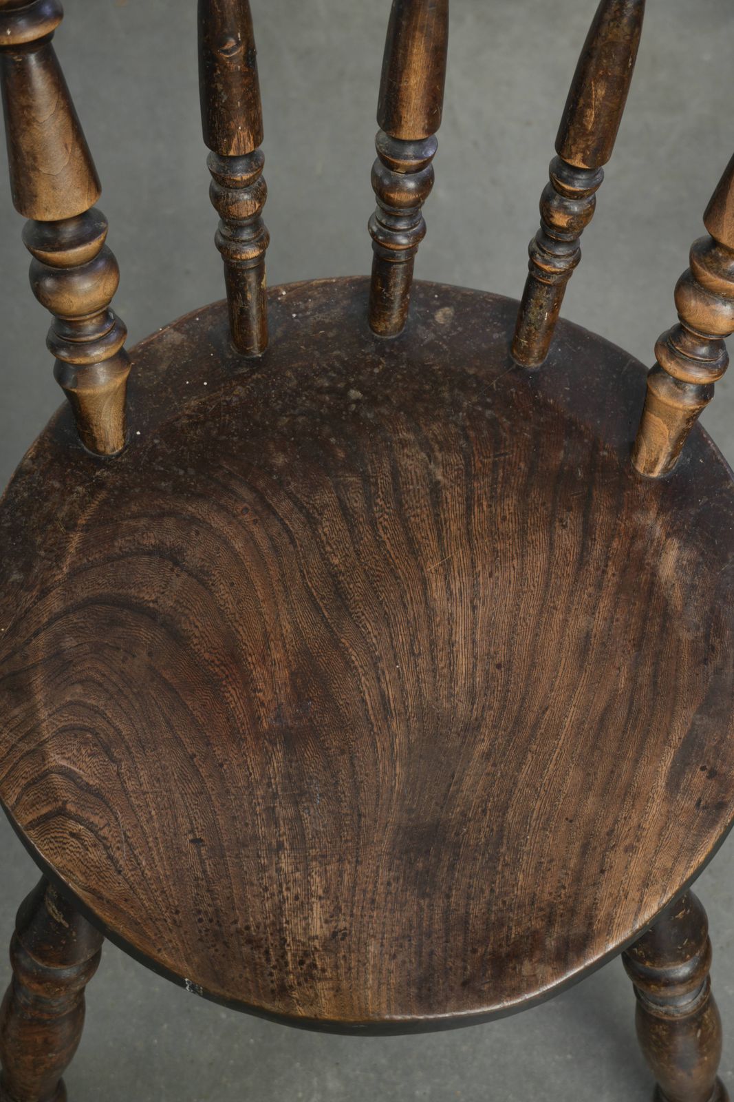 Set van 4 antieke Engelse houten Windsor pub/bistrostoelen uit de 19e eeuw met een prachtige patina photo vinterior