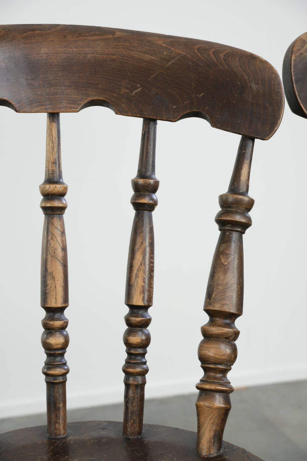 Meubels Set van 4 antieke Engelse houten Windsor pub/bistrostoelen uit de 19e eeuw met een prachtige patina photo