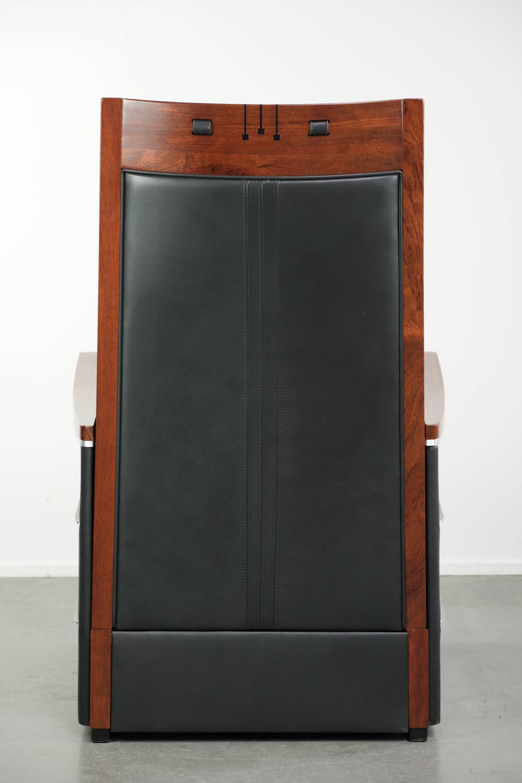 Elektrisch verstelbare art deco fauteuil met zwart koederleder, Schuitema Decoforma John. photo 3894.0