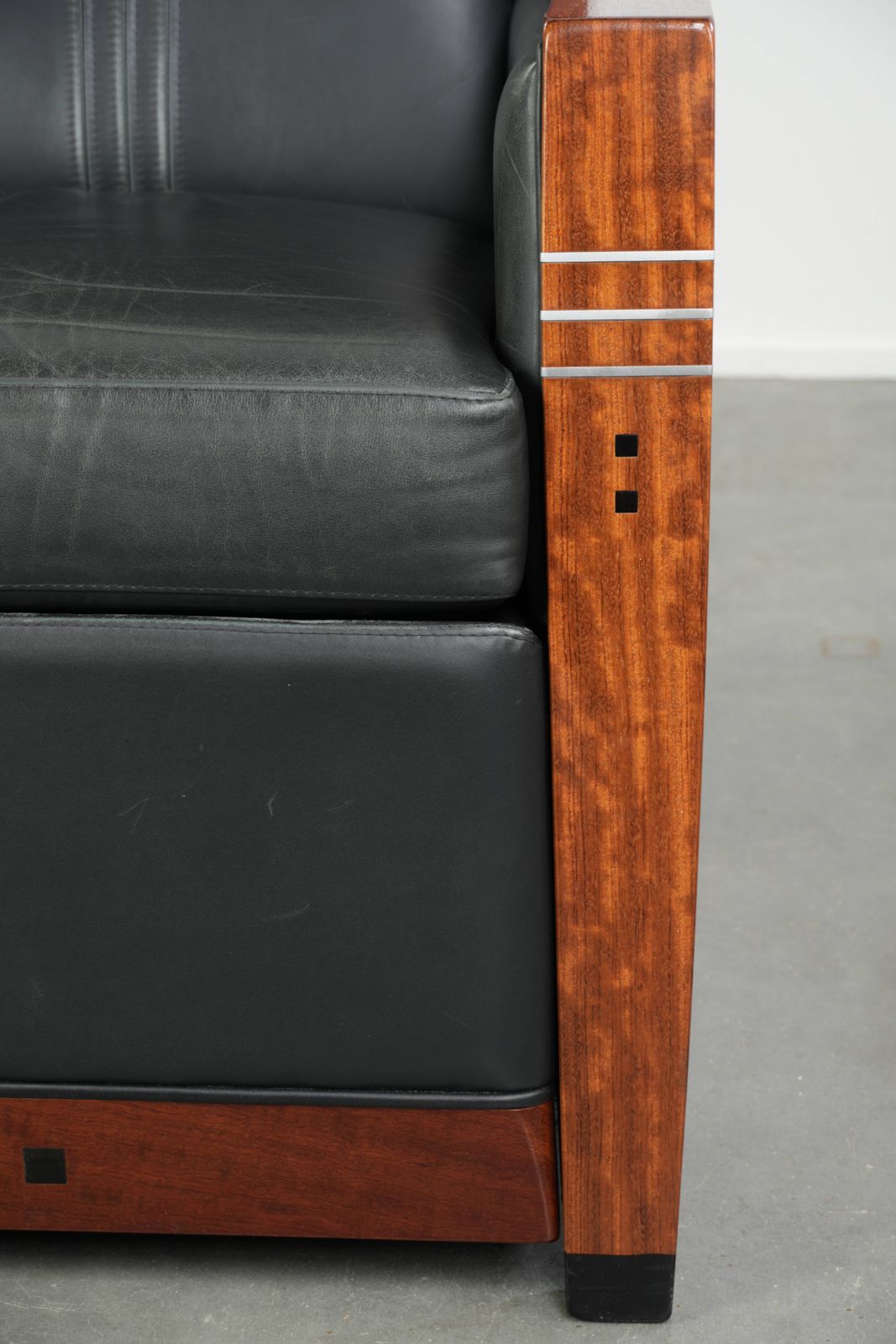 photo for sale Elektrisch verstelbare art deco fauteuil met zwart koederleder, Schuitema Decoforma John.