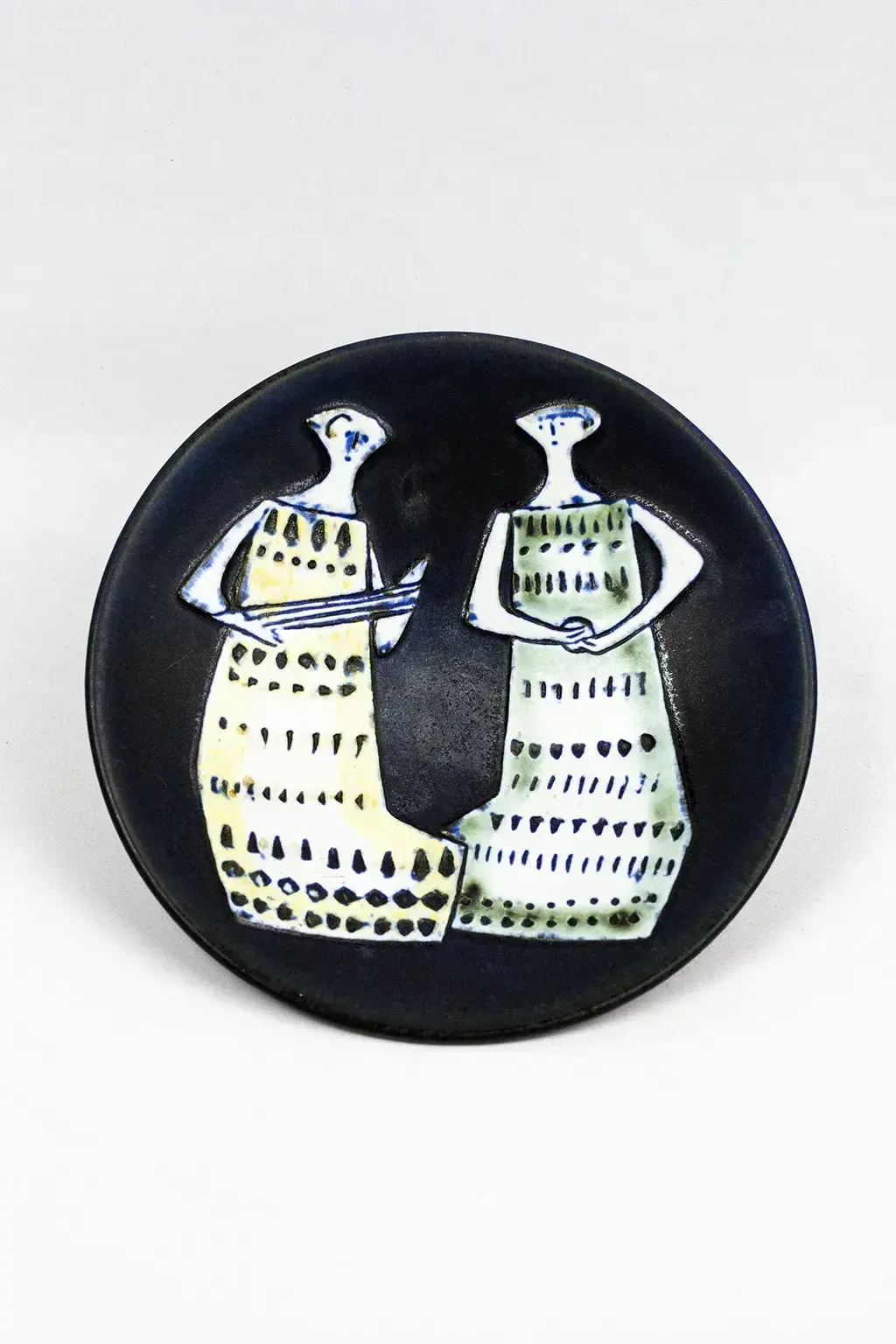 photo furniture Lisa Larson – Glazed Ceramic Plate “Variety” For Gustavsberg, Sweden, Circa 1956