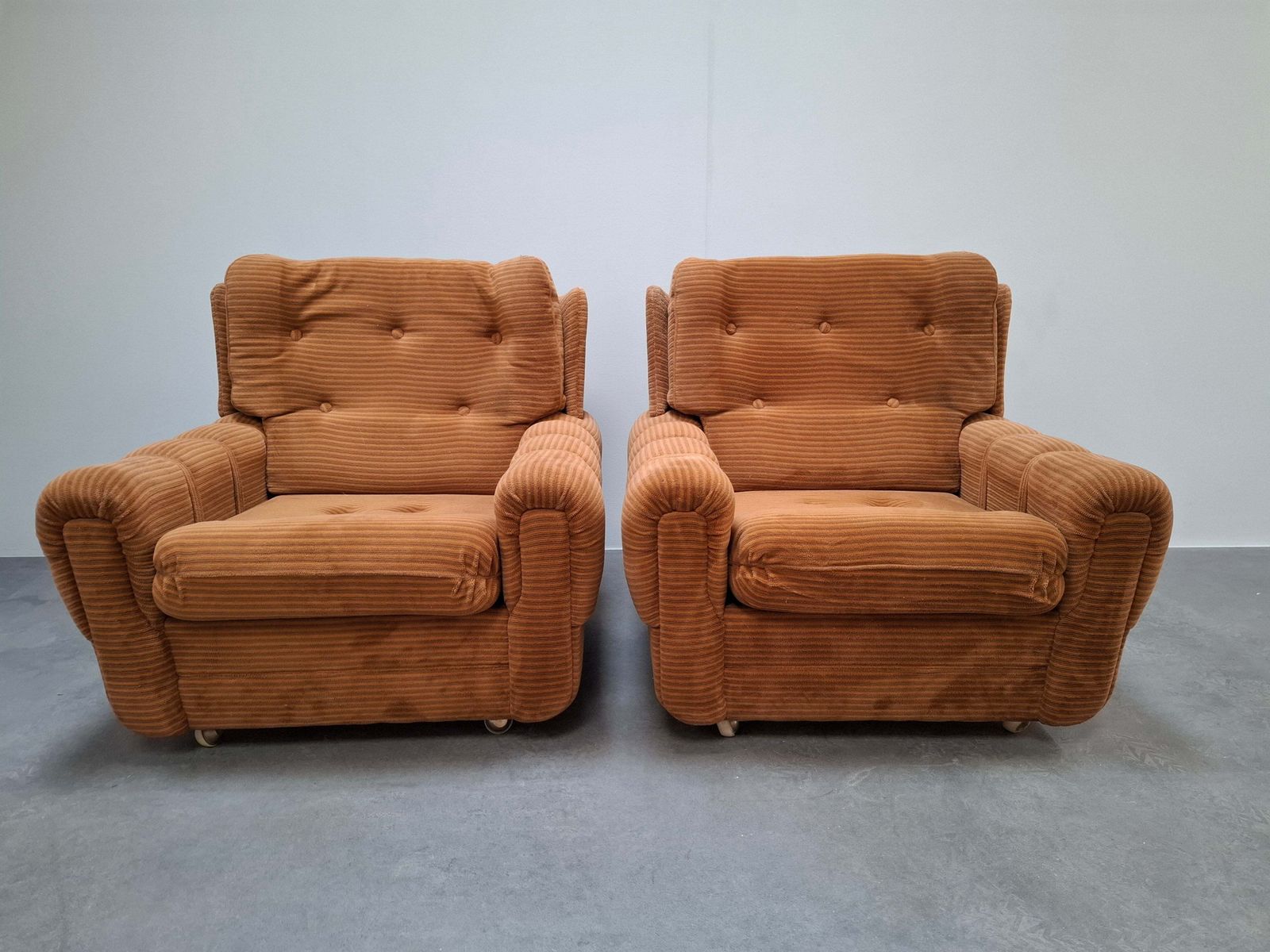 photo vinterior Paar Tsjechische TON-fauteuils, 1985, mid-century gestoffeerde lounge chairs