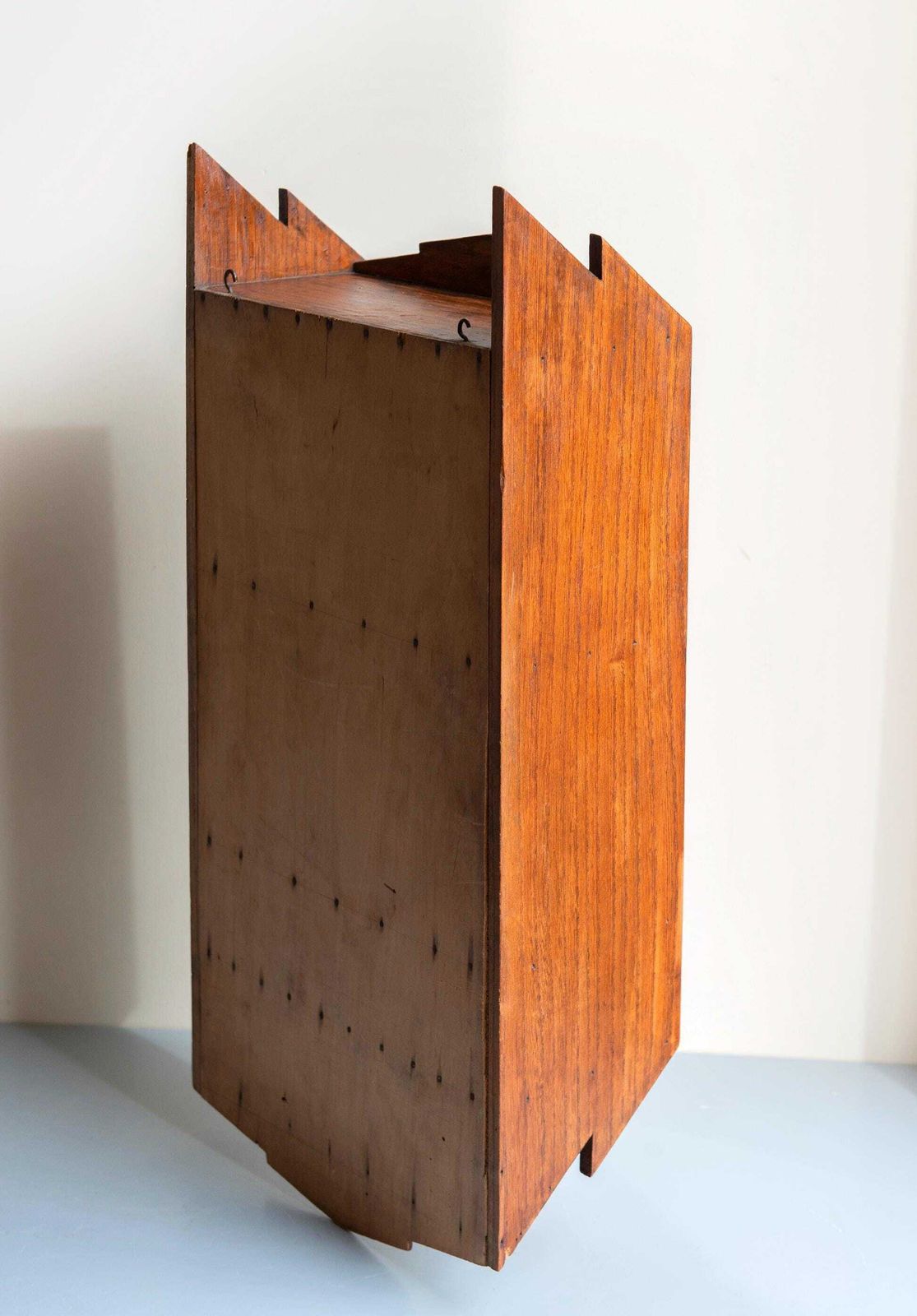 Armoire murale d'époque, miroir tacheté - chêne rustique, cabinet de toilette et de salle de bains photo vintage