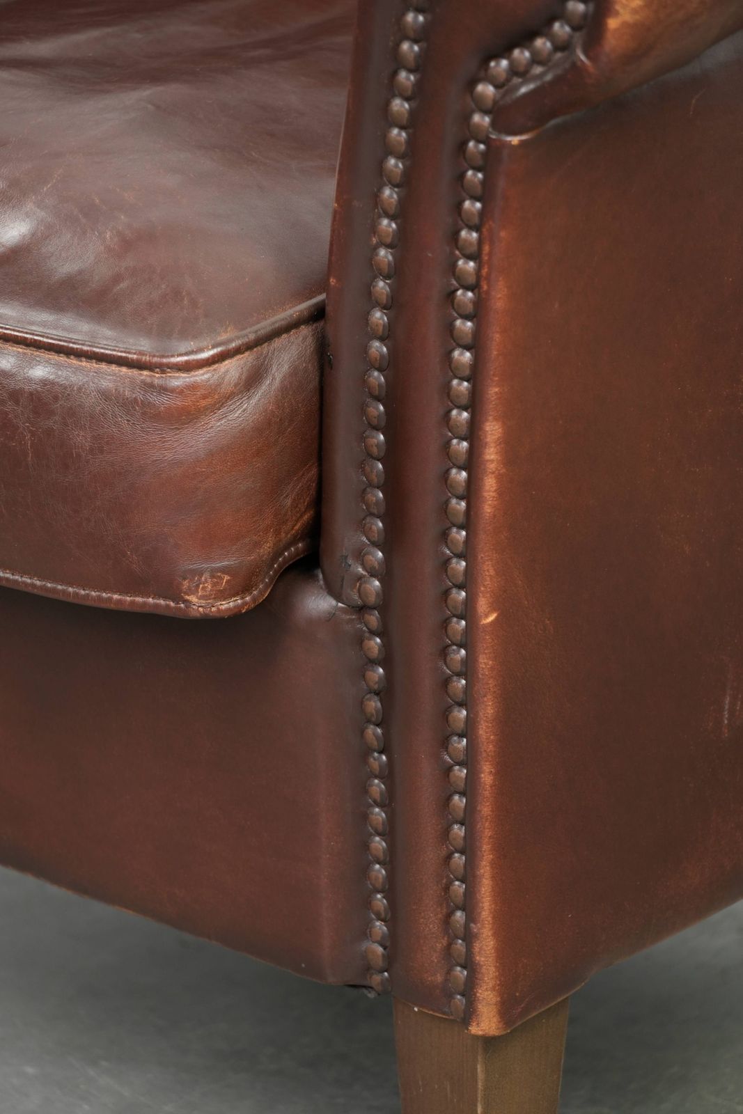 Meubels Comfortabele Schapenleren Fauteuil Met Karakter En Een Vleugje Elegantie photo