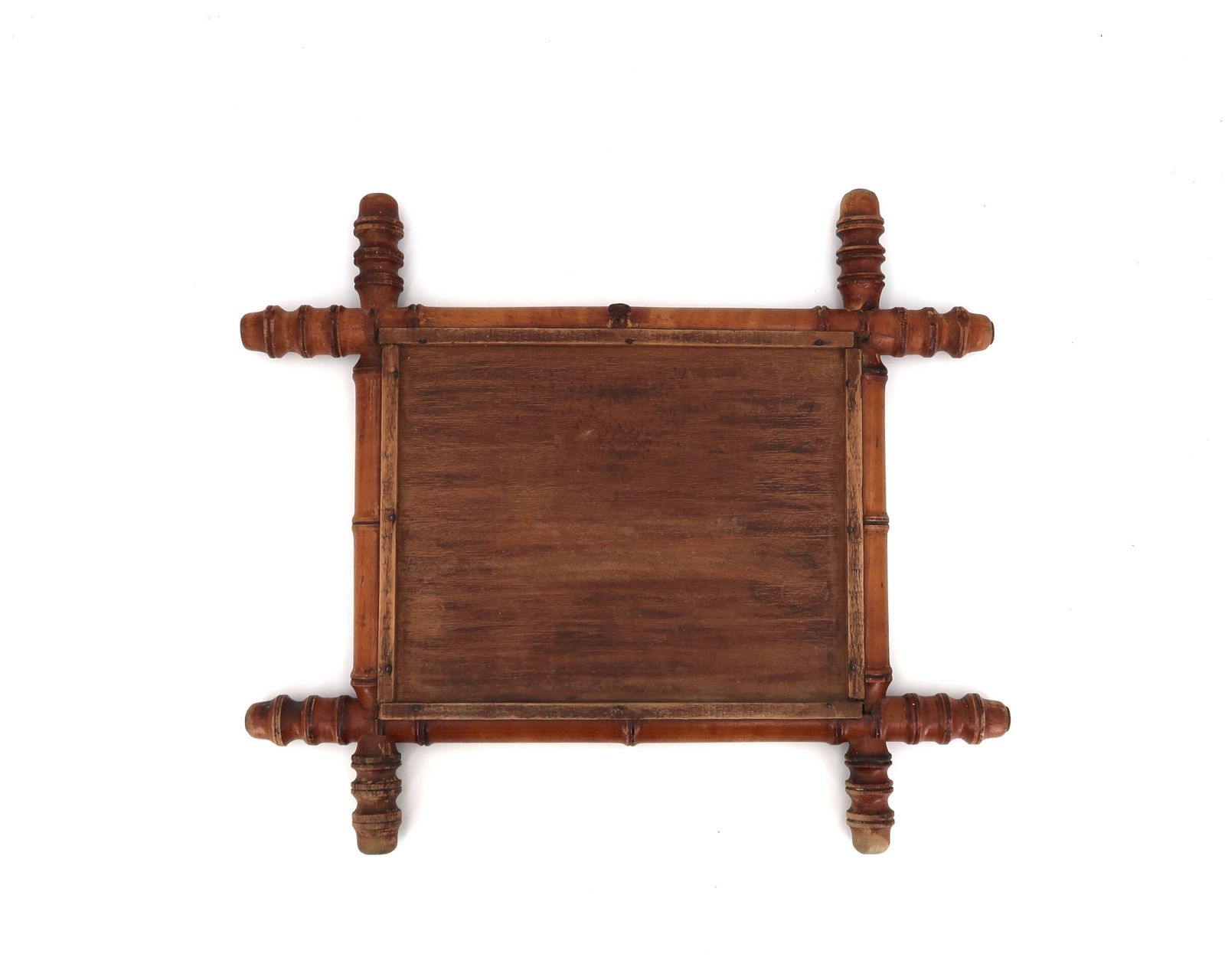photo furniture Petit miroir mural en bois tourné, style faux bambou, années 1930.