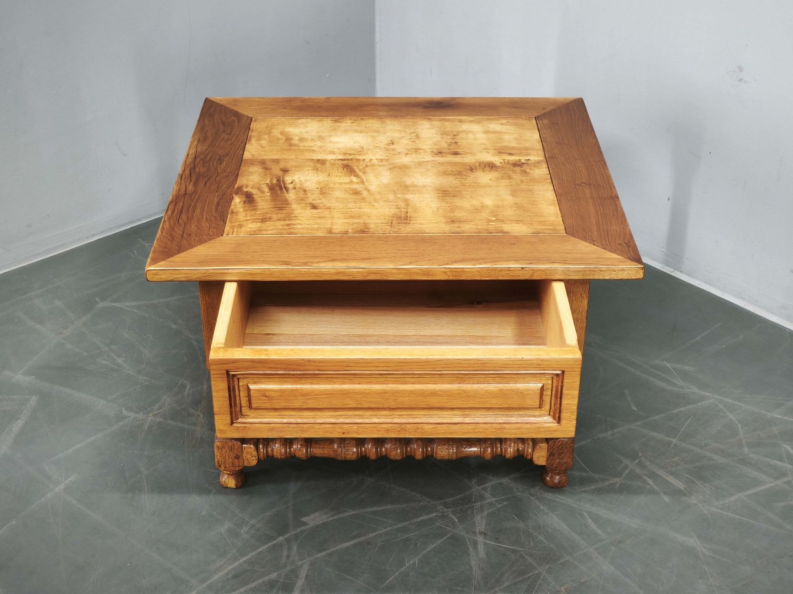 photo buy Paire de grandes tables de chevet européennes en chêne massif, années 1980