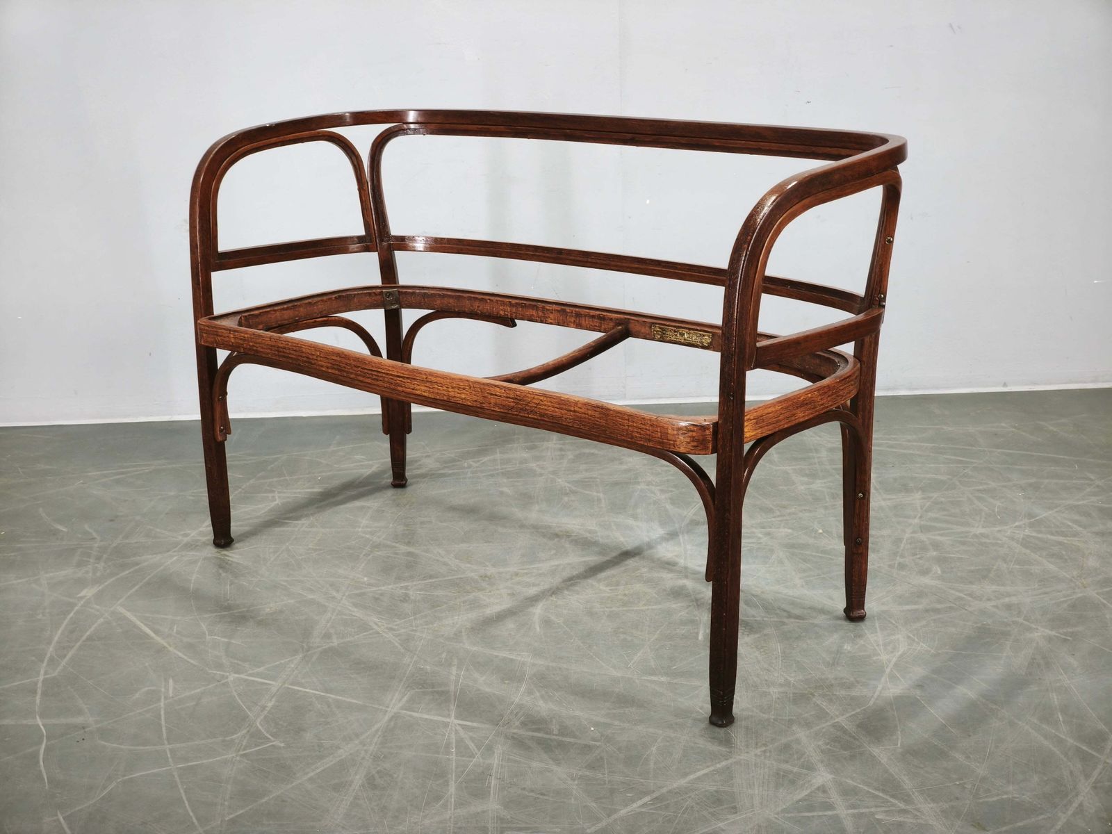 photo vintage Gustav Siegel Model 715/C Settee For Jacob & Josef Kohn, Circa 1901