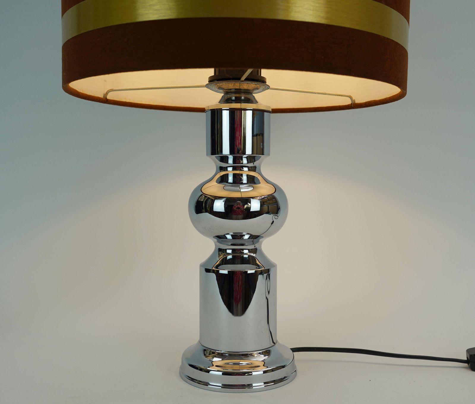 photo for sale Lampe de table Aro Leuchten, base en chrome, abat-jour en velours brun, années 1970