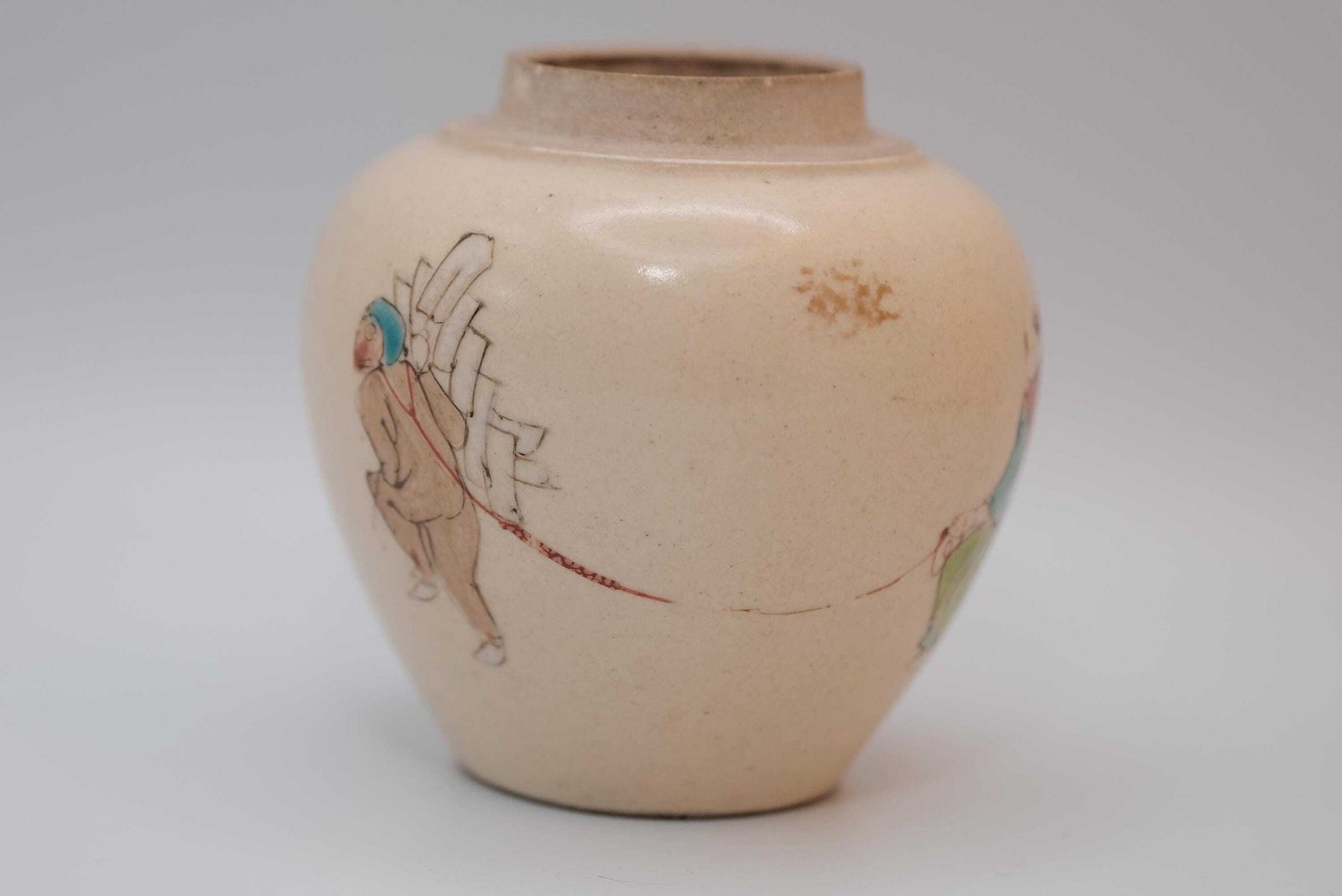 photo for sale Antiek Japans Satsuma-stijl gemberpotje | Handgeschilderd aardewerk met craquelé glazuur | Meiji Taisho periode Aziatische kunst