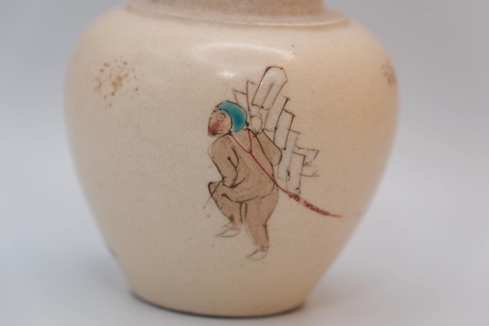 Woonaccessoires Antiek Japans Satsuma-stijl gemberpotje | Handgeschilderd aardewerk met craquelé glazuur | Meiji Taisho periode Aziatische kunst photo