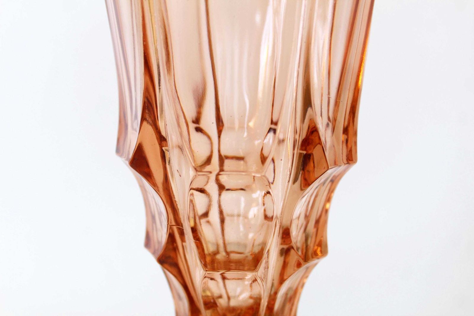 Grote art deco vintage glazen vaas, roze rosaline kunstglas, persglas, geometrisch, bloemenvaas, 25 centimeter hoog, tulpenvaas photo vintage