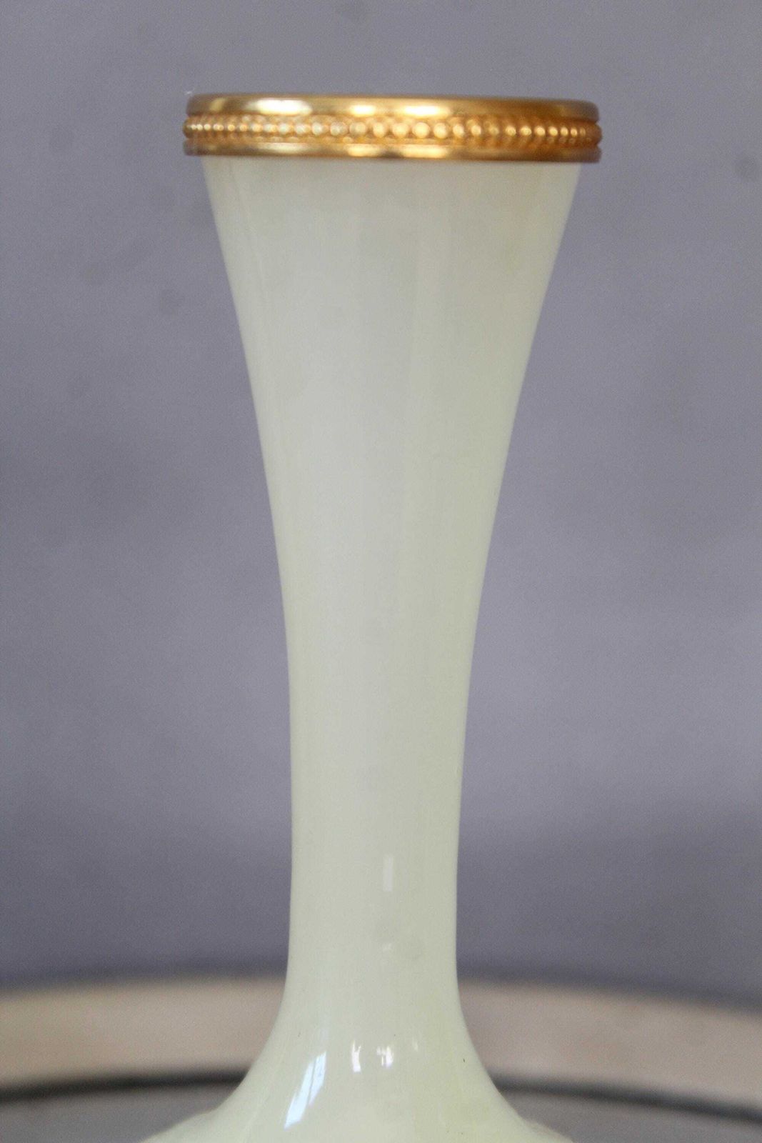 Klein vintage uraniumglas opaline knoppenvase, Murano Italië, kunstglas, soliflore, Ormolu kralenrand, gouden metalen rand, zachtgeel ouraline photo Woonaccessoires