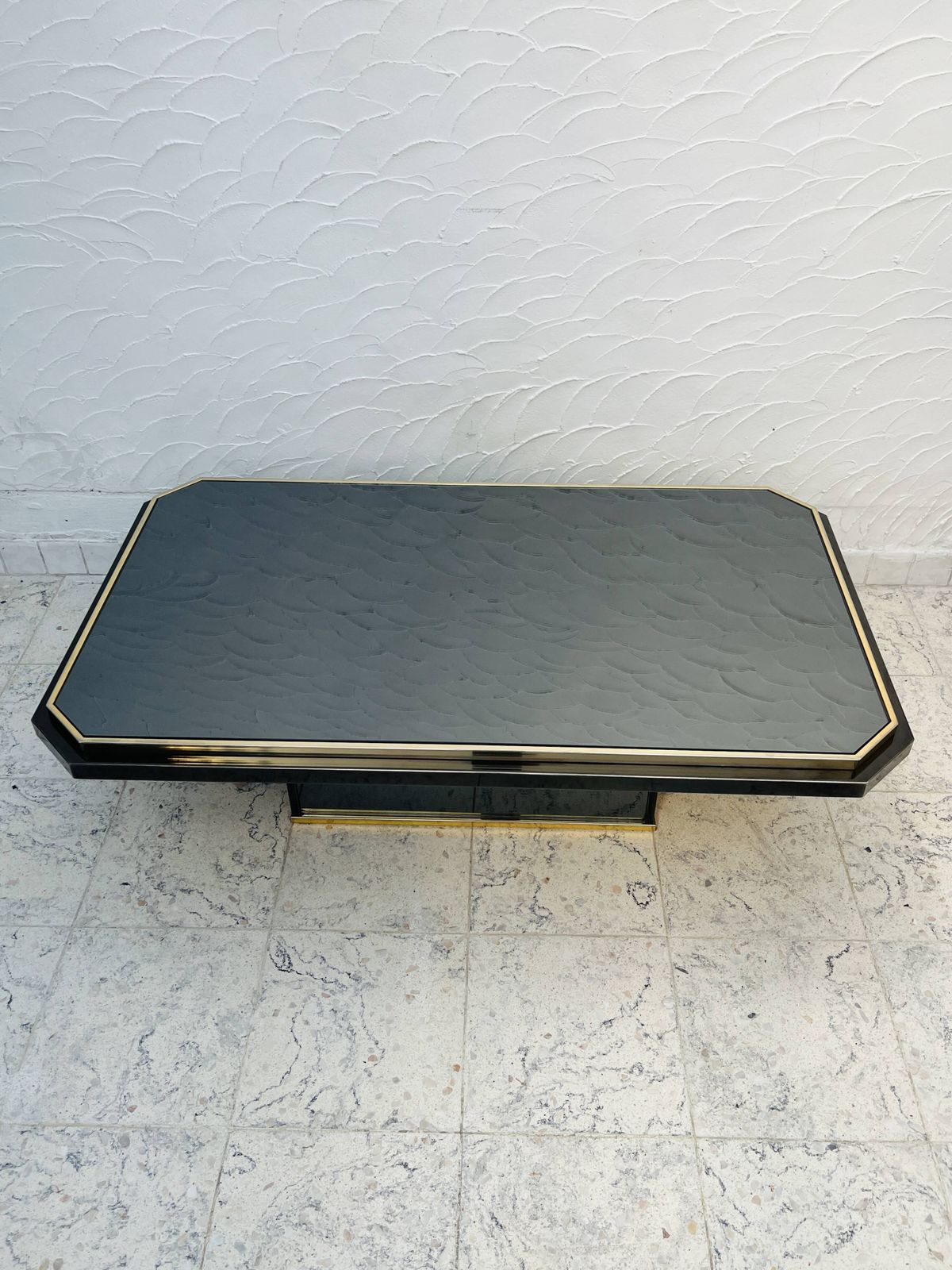 Tweekleurige salontafel in messing en zwart spiegelglas van Fedam photo for sale