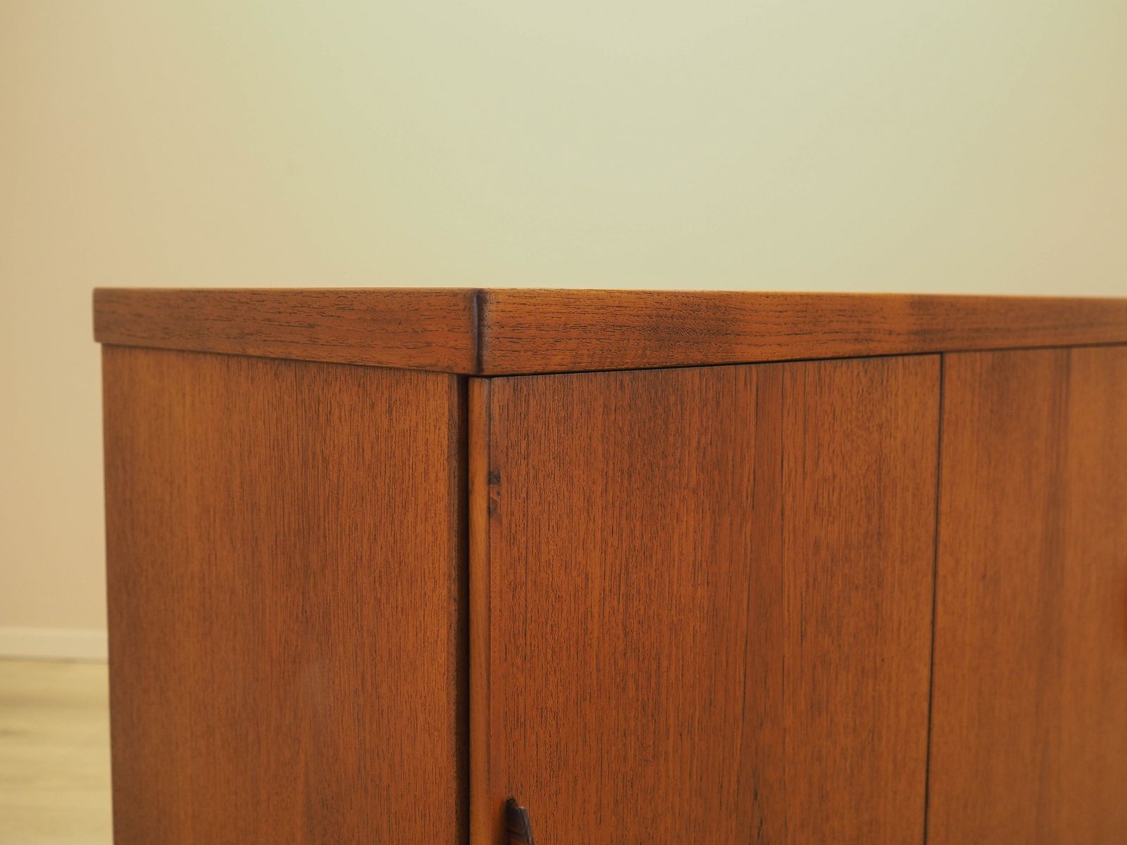 Meubels Teakhouten Dressoir met Schuifdeuren, Danish Modern Design ca. jaren 1960 photo