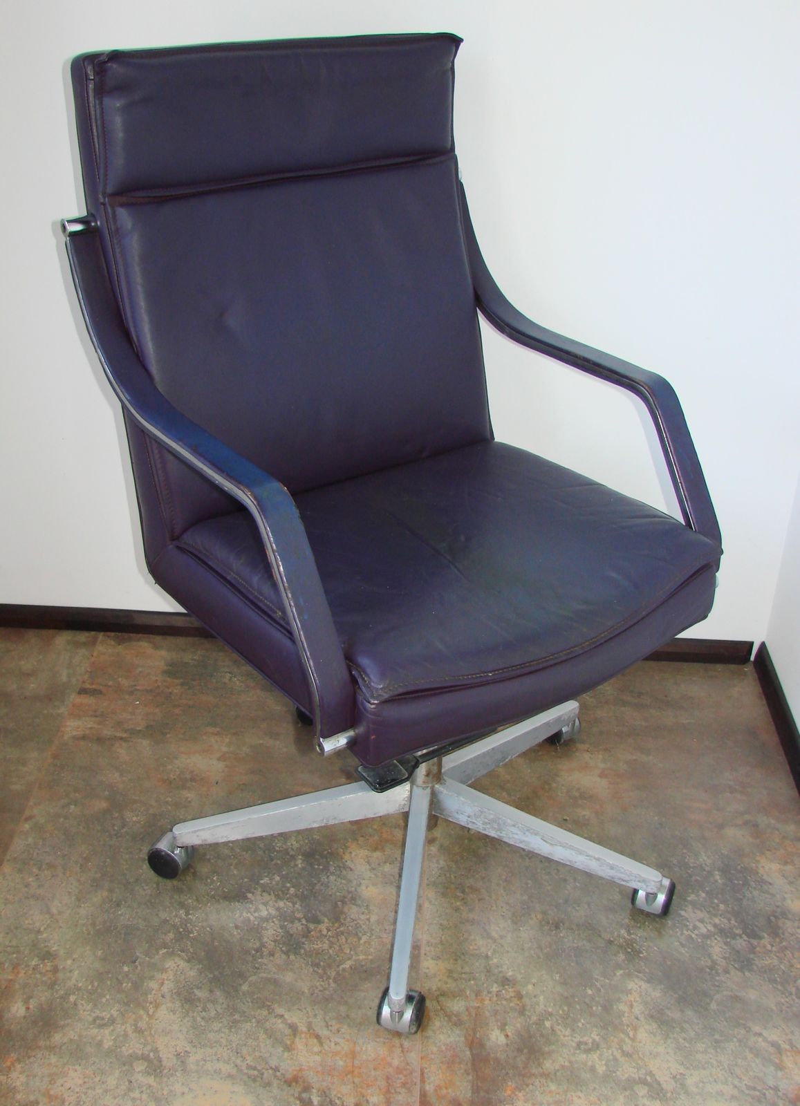 photo furniture Rudolf Bernt Glatzel, Leren Fauteuil voor W. Knoll, jaren 1980